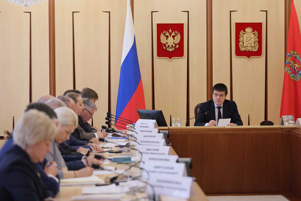 Накануне губернатор Михаил Котюков провел заседание президиума правительства края, где специалисты минфина представили проект бюджета. Накануне губернатор Михаил Котюков провел заседание президиума правительства края, где специалисты минфина представили проект бюджета.