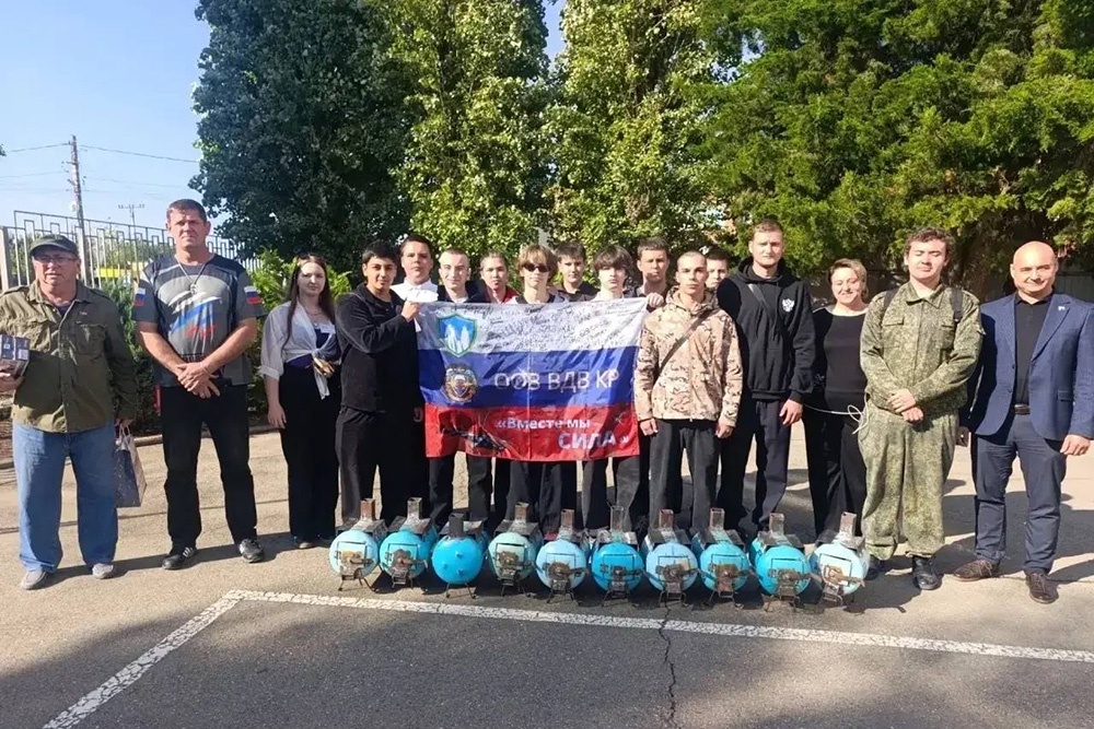 Студенты Кореновского техникума делают печи-буржуйки для передовой. Студенты Кореновского техникума делают печи-буржуйки для передовой.