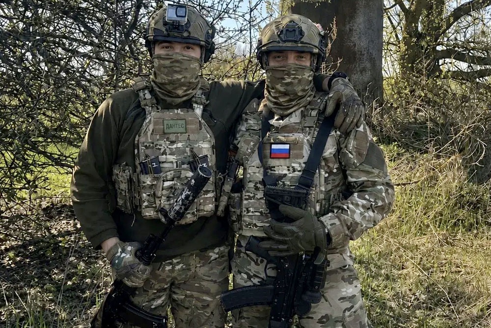 Отец и сын из Воронежа. Вместе служат в "БАРС-Курске", вместе сбивают дроны.
