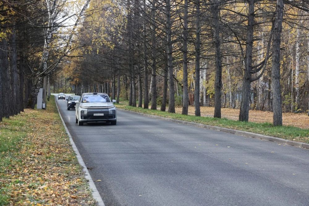 Новое асфальтовое покрытие уложено на участке длиной 1,2 километра Новое асфальтовое покрытие уложено на участке длиной 1,2 километра