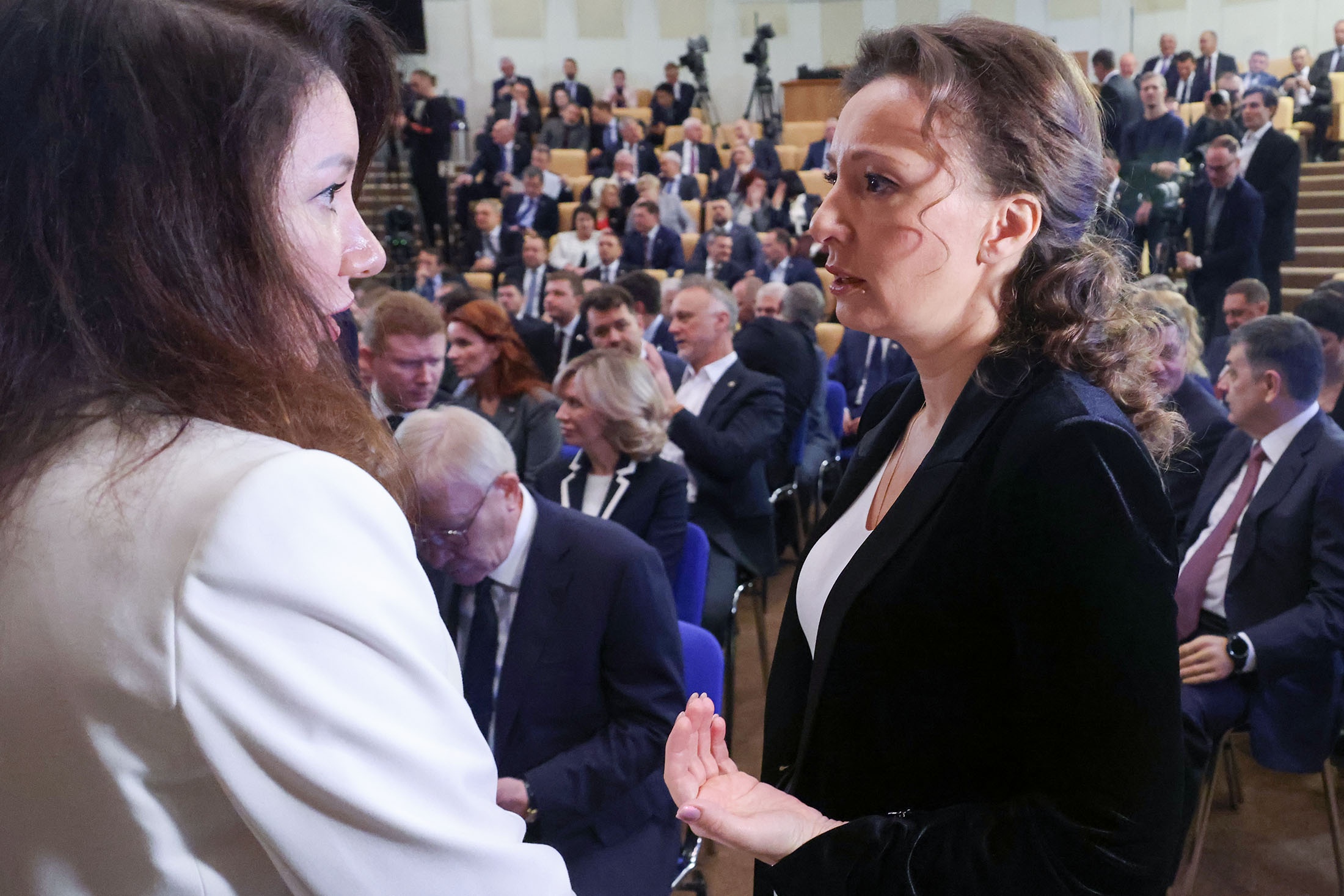 Кандидат на должность вице-премьера - руководителя аппарата правительства Ирина Окладникова и заместитель председателя Государственной Думы РФ Анна Кузнецова.