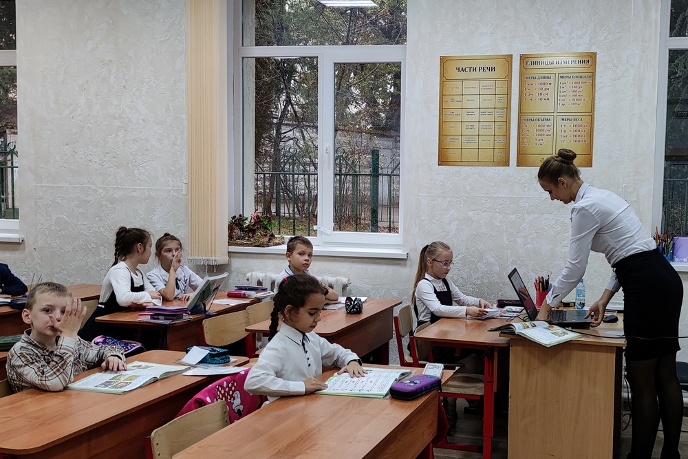 В Ялте школьникам второй день разрешили остаться дома из-за непогоды. 