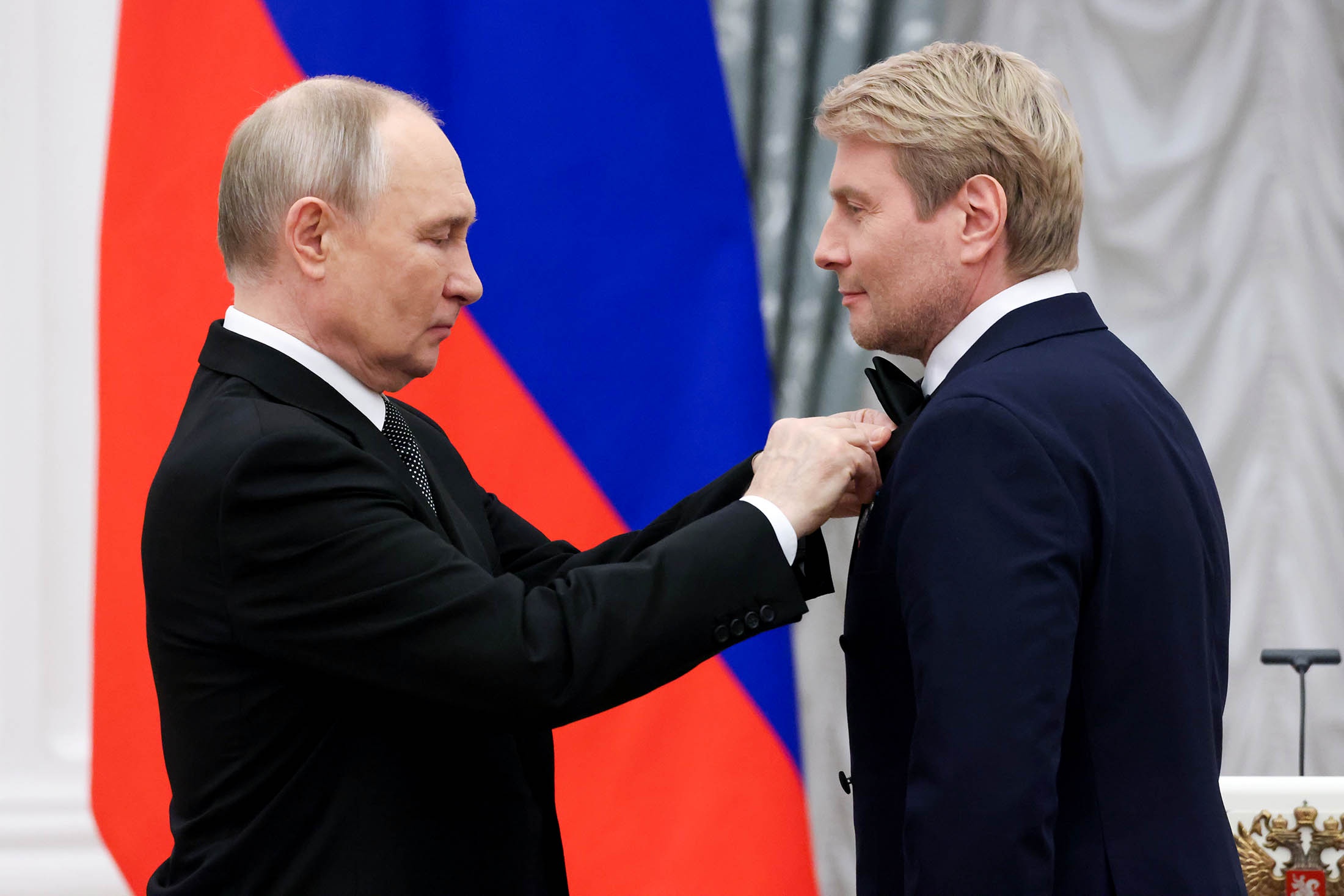 2024 год. Владимир Путин вручает орден Почета артисту-вокалисту Николаю Баскову на церемонии вручения государственных наград выдающимся россиянам. 