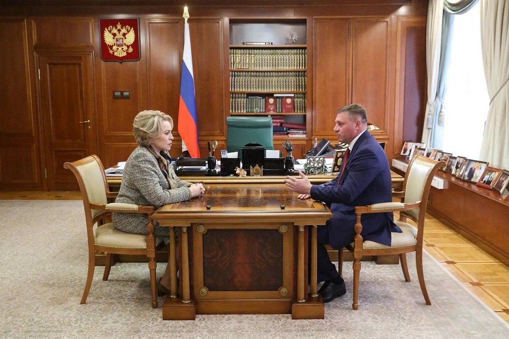 Валентина Матвиенко и Александр Шуваев провели рабочую встречу
