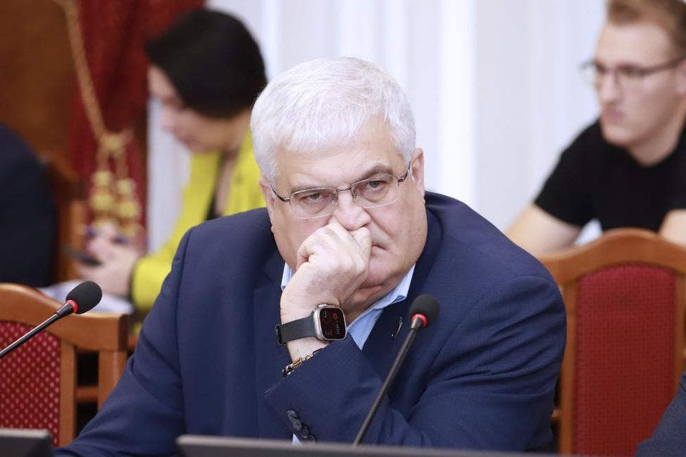 Вячеслав Илюхин: Одна поликлиника обойдется бюджету в 4 млрд 356 млн рублей. Это в два раза больше, чем должно было быть Вячеслав Илюхин: Одна поликлиника обойдется бюджету в 4 млрд 356 млн рублей. Это в два раза больше, чем должно было быть