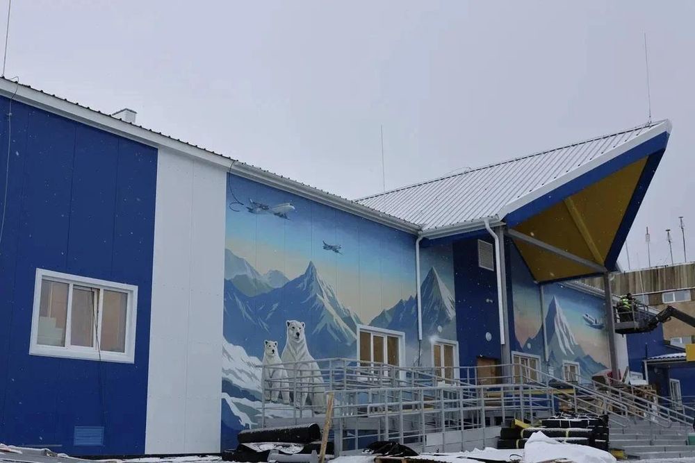 В конце ноября новый терминал начнет принимать пассажиров. Из Певека можно улететь в Москву, Новосибирск и Магадан. В конце ноября новый терминал начнет принимать пассажиров. Из Певека можно улететь в Москву, Новосибирск и Магадан.
