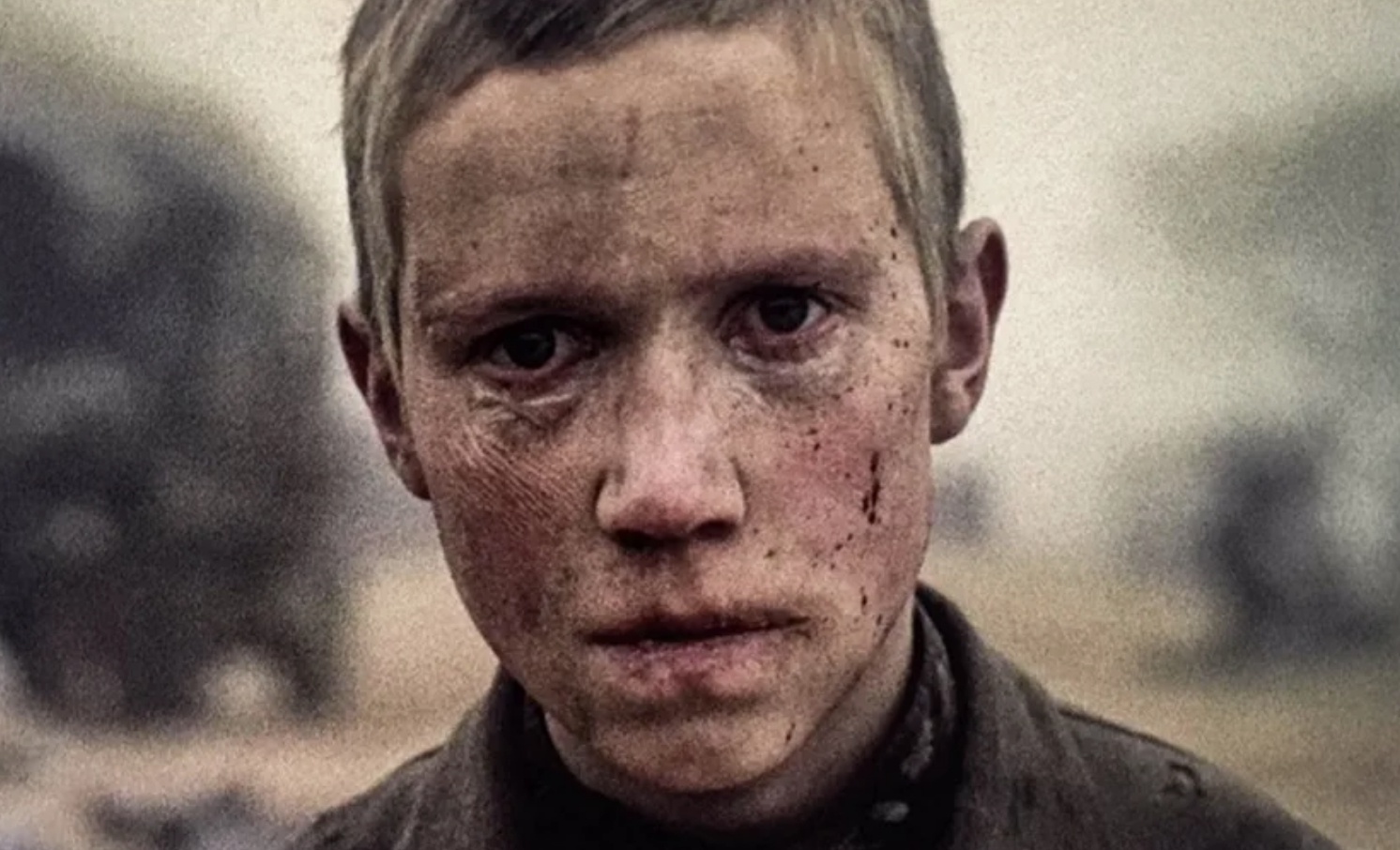Алексей Кравченко в роли Флёры в фильме "Или и смотри" 1985 года. Алексей Кравченко в роли Флёры в фильме "Или и смотри" 1985 года.