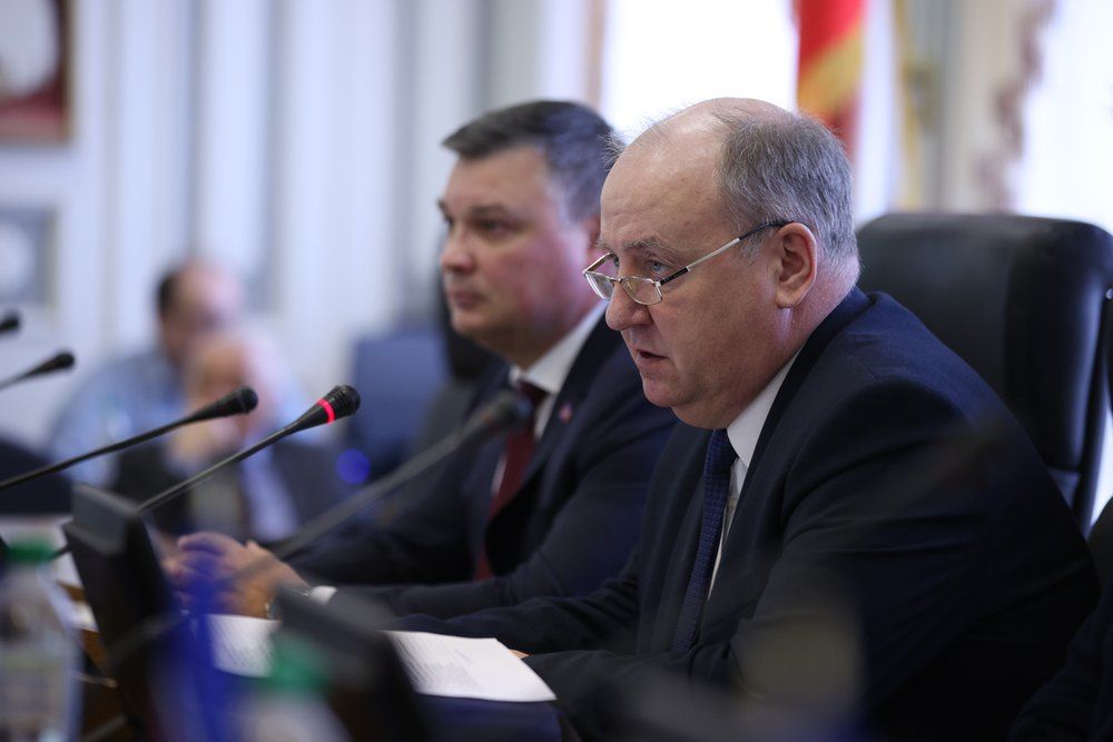 Владимир Комиссаров.
