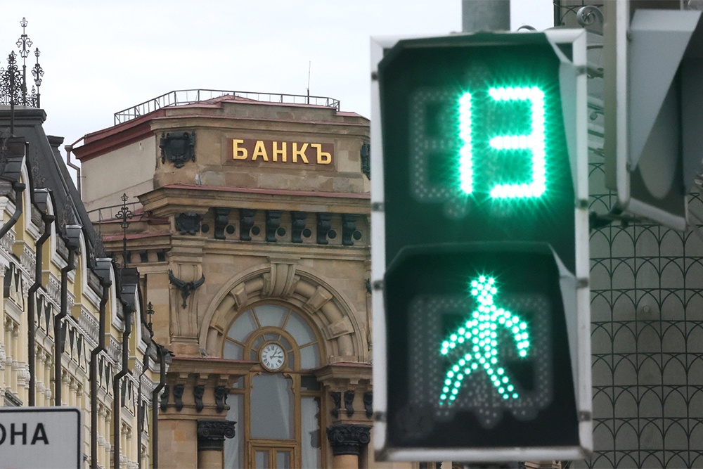 Инфляционные ожидания населения все еще держатся на уровне выше 13 процентов, что не может не беспокоить Банк России. 