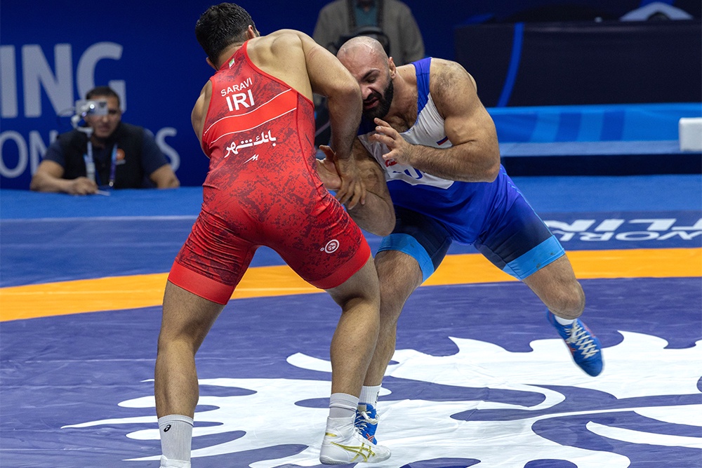 На пути к финалу Артур Саргсян (справа) поборол олимпийского чемпиона Парижа-2024 иранца Мохаммадхади Сарави. На пути к финалу Артур Саргсян (справа) поборол олимпийского чемпиона Парижа-2024 иранца Мохаммадхади Сарави.