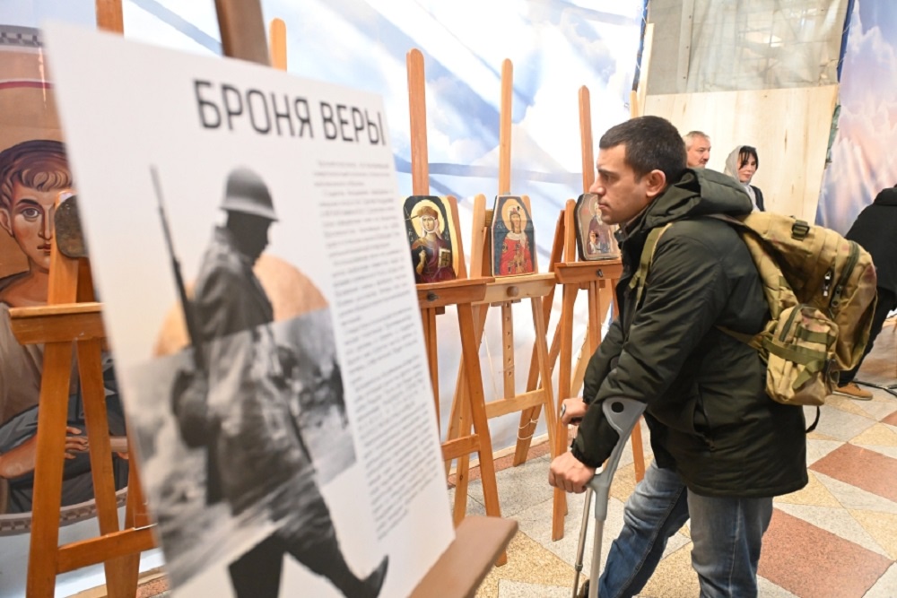 Все лики написаны на бронепластинах, спасших бойцов от смерти. Все лики написаны на бронепластинах, спасших бойцов от смерти.
