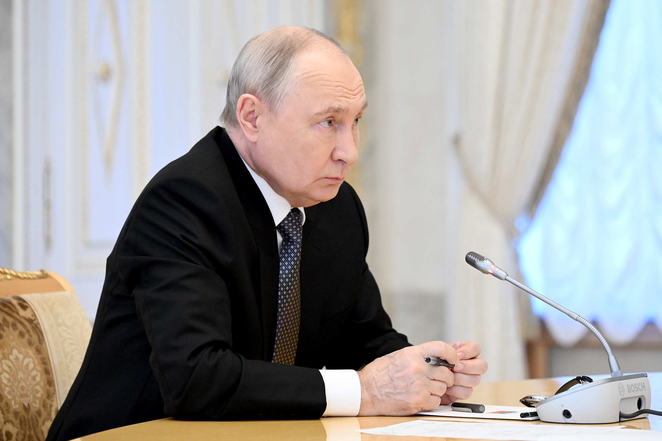Владимир Путин на встрече. Владимир Путин на встрече.