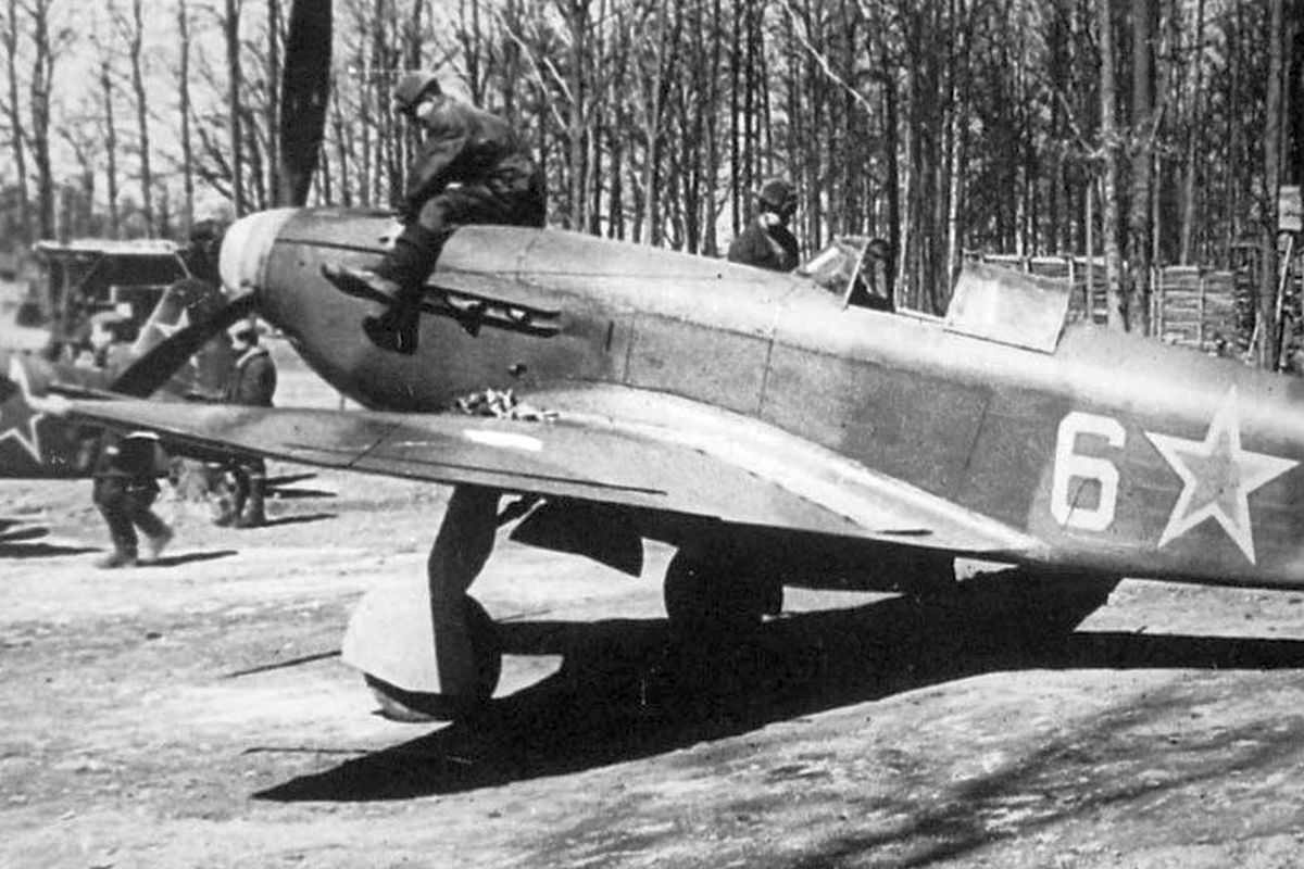 Истребитель Як-1Б выпускался с 1940 по 1944 год. Выпущено 8734 машины.