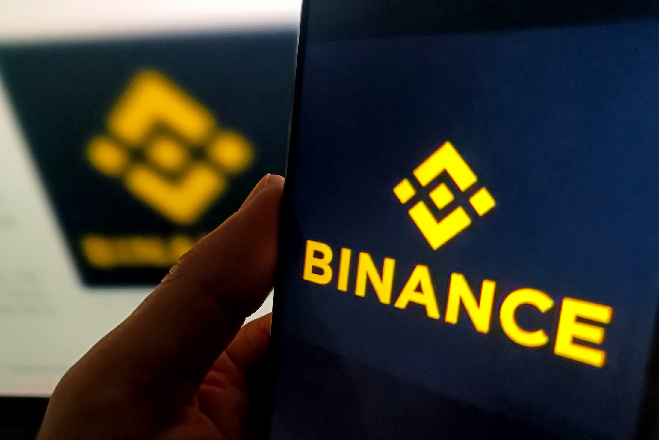 У криптобиржи Binance похитили миллиарды долларов: что известно о взломе