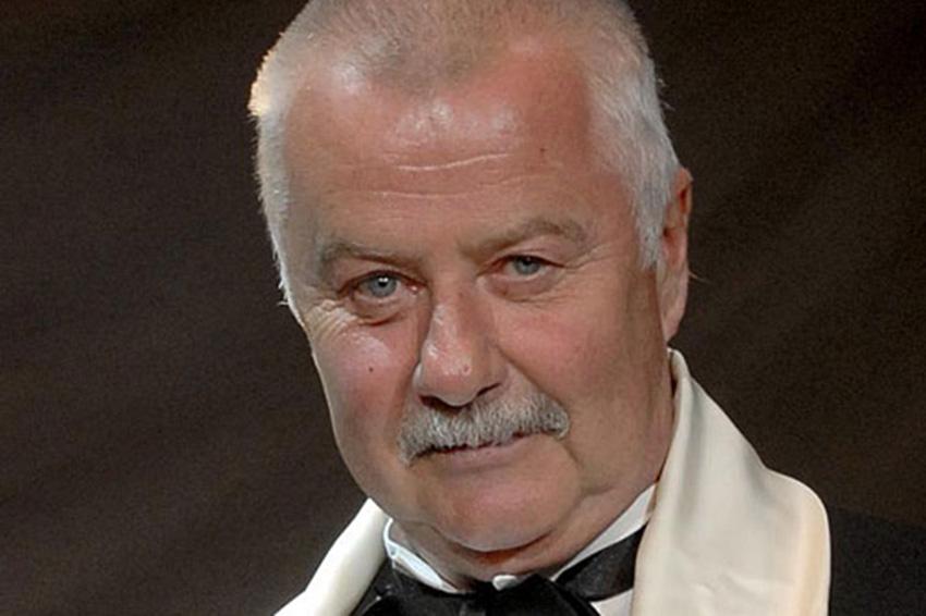 Энтони хопкинс 1990. Энтони хопкинс актер. Малкольм макдауэлл. Малкольм макдауэлл рост. Рон перлман фото.