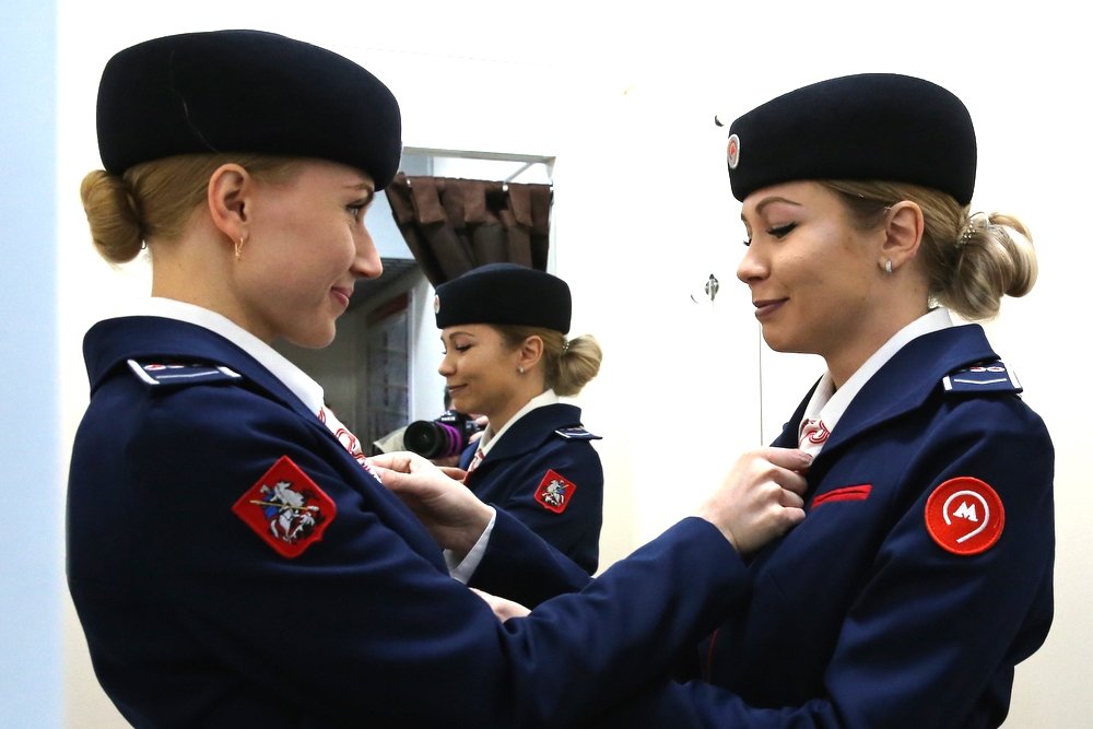 получили новую форму. новая армейская форма. полевая форма внг рф. офисная форма росс гвардия. получили новую форму.