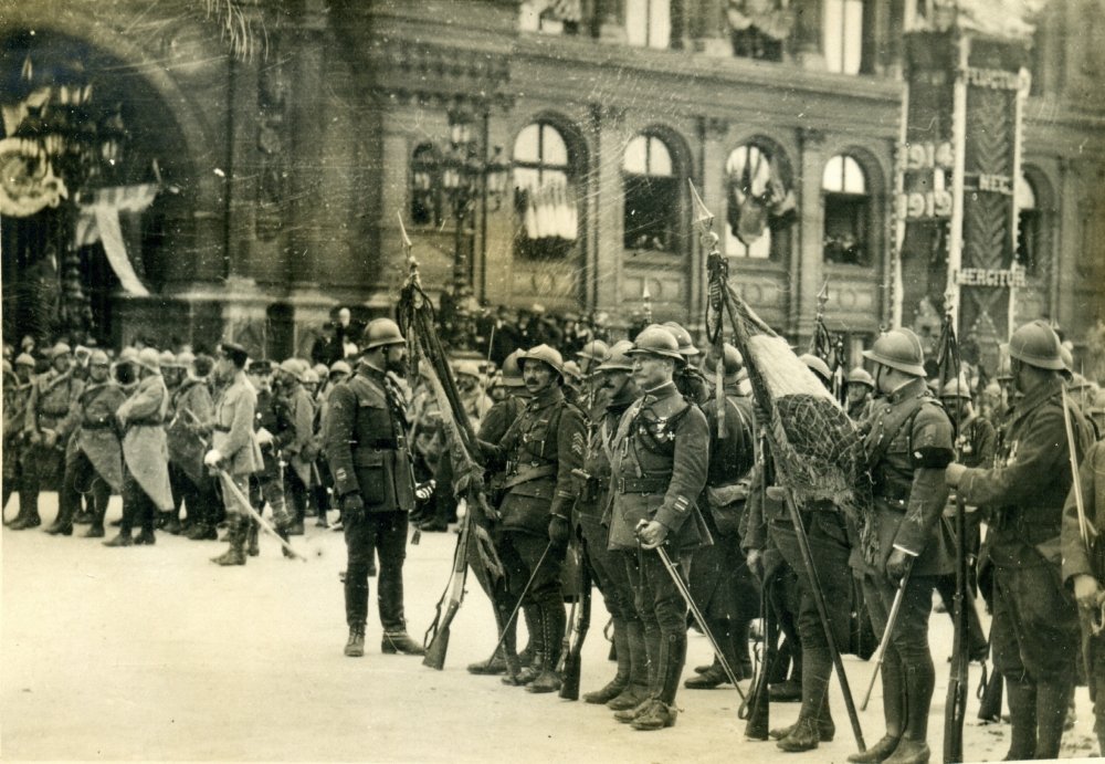 Щегловск 1918. Картина председатель вцик калининым. Июль 1919 года. Бои за челябинск в 1919. Франция победа в первой мировой.