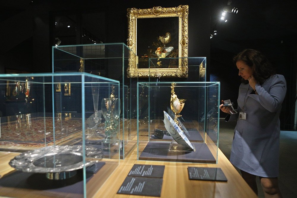 В этом музее воссоздана. Арбалет на стене интерьер. Виртуальная экскурсия в дом музей. Уголок крестьянского быта. Модильяни выставка музей.