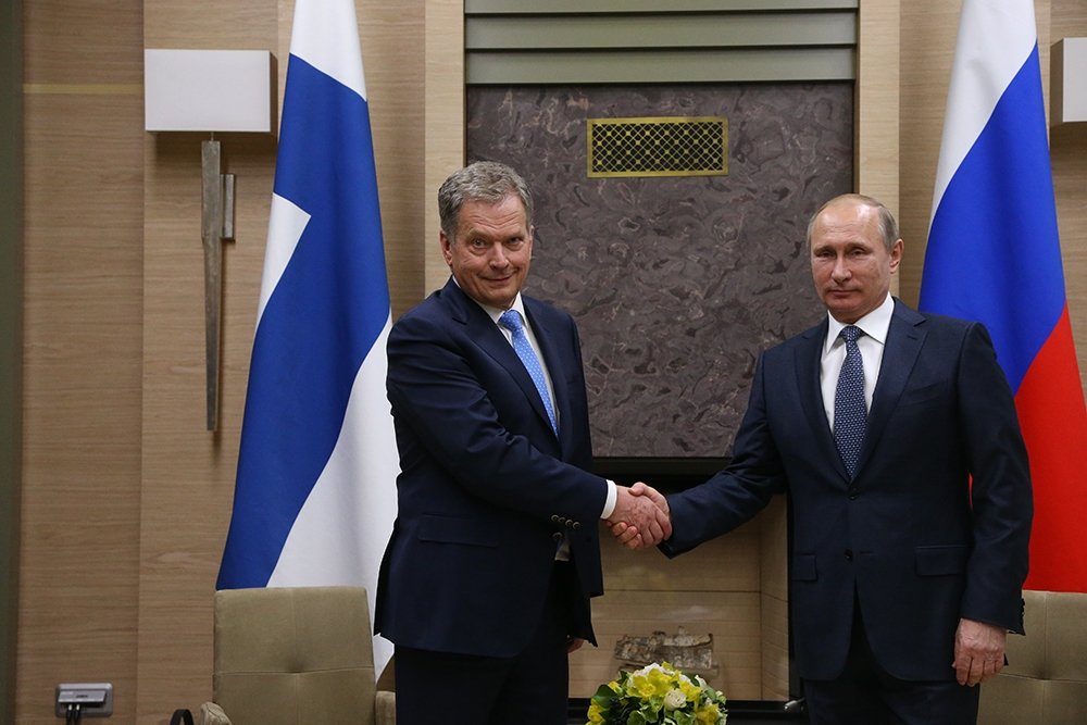 Российско-финляндские отношения. Финляндия дружит с россией. Российско-финская дружба. Финляндия и россия отношения. Флаг финляндии в российской империи.