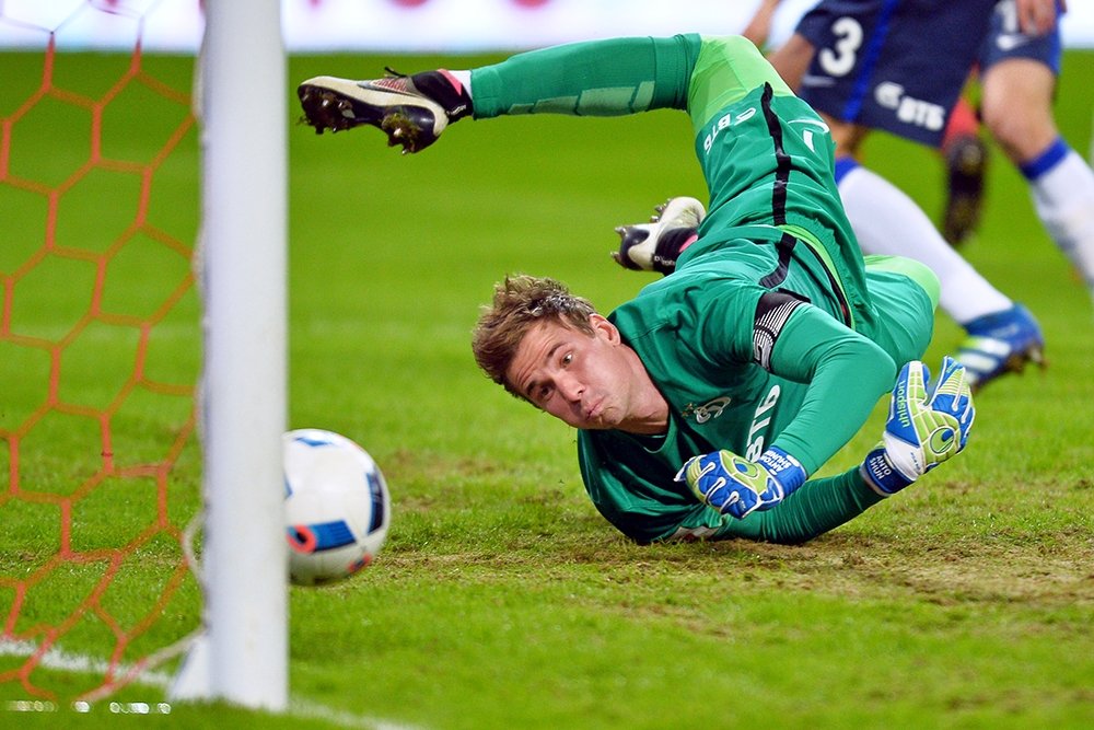 Спорт тосно. Антон Шунин с мячом. Вратарь Динамо Москва футбол. Вратарь Динамо Москва по футболу. Шунин в ФНЛ.