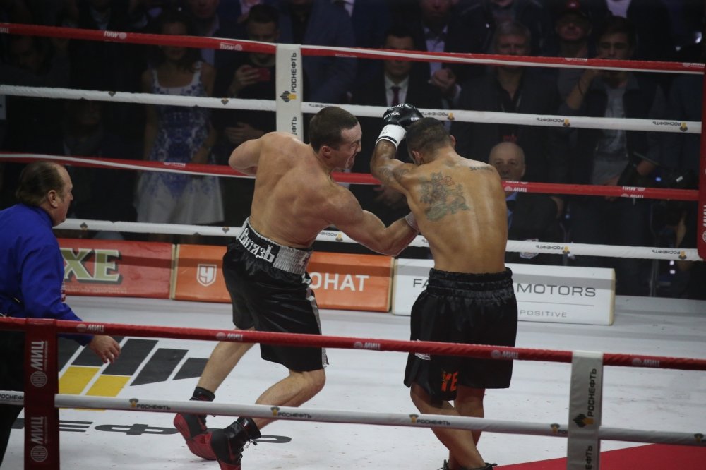 Усик джошуа 2022. Мухаммад якубов рекорд бокс. Бокс рмк. Мухаммад якубов боксер. Энтони джошуа боксер.