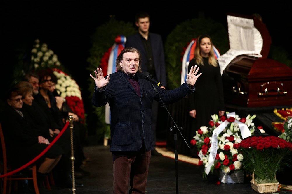 Прощание с ширвиндтом прямая трансляция. Прощание с ширвиндтом прямая трансляция. Прощание с ширвиндтом прямая трансляция. Могила михаила державина. Прощание с ширвиндтом прямая трансляция.