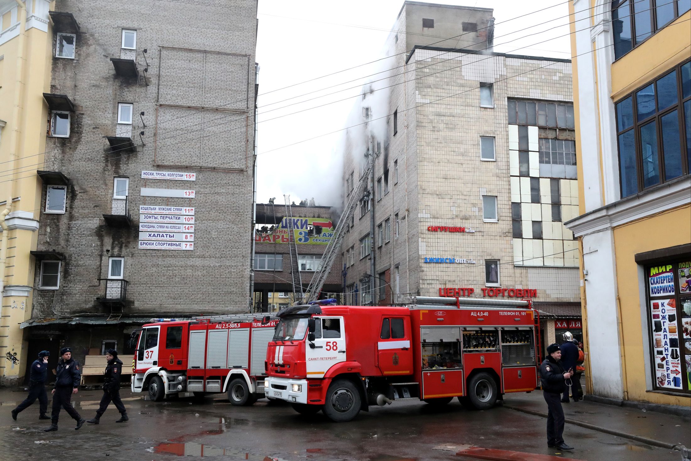 новости спб пожар сейчас. новости спб пожар сейчас. здание лениздата в спб. горящее здание больницы. пожар в санкт-петербурге.