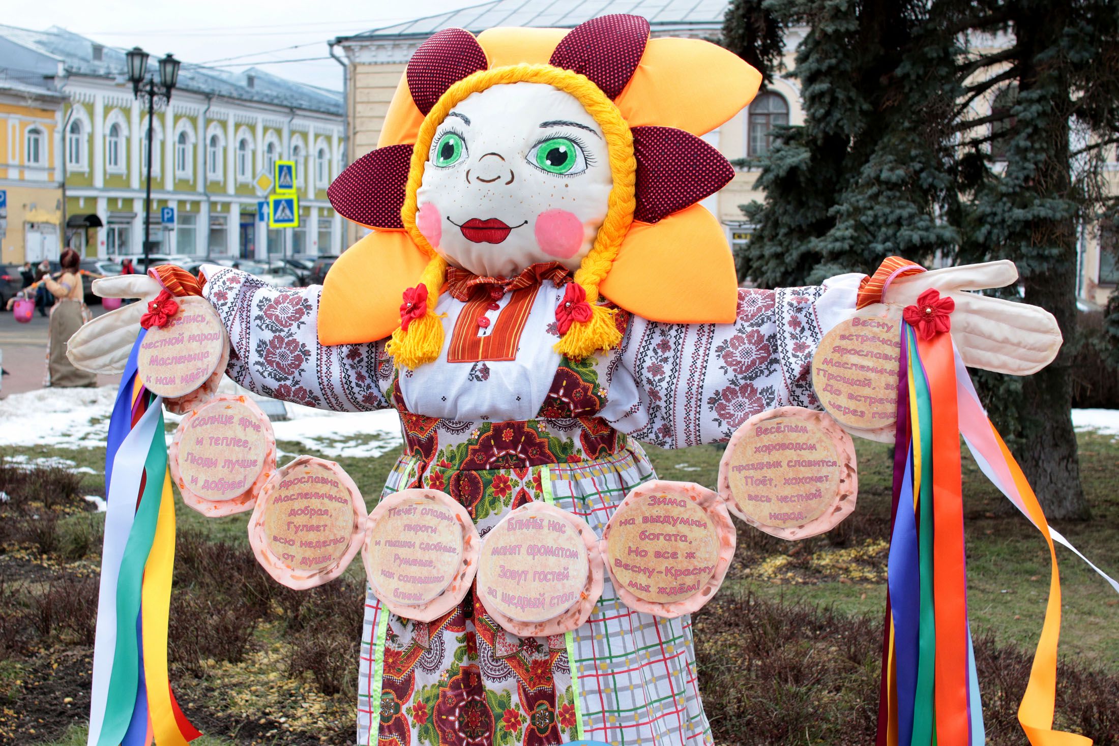Колесо на масленицу с лентами