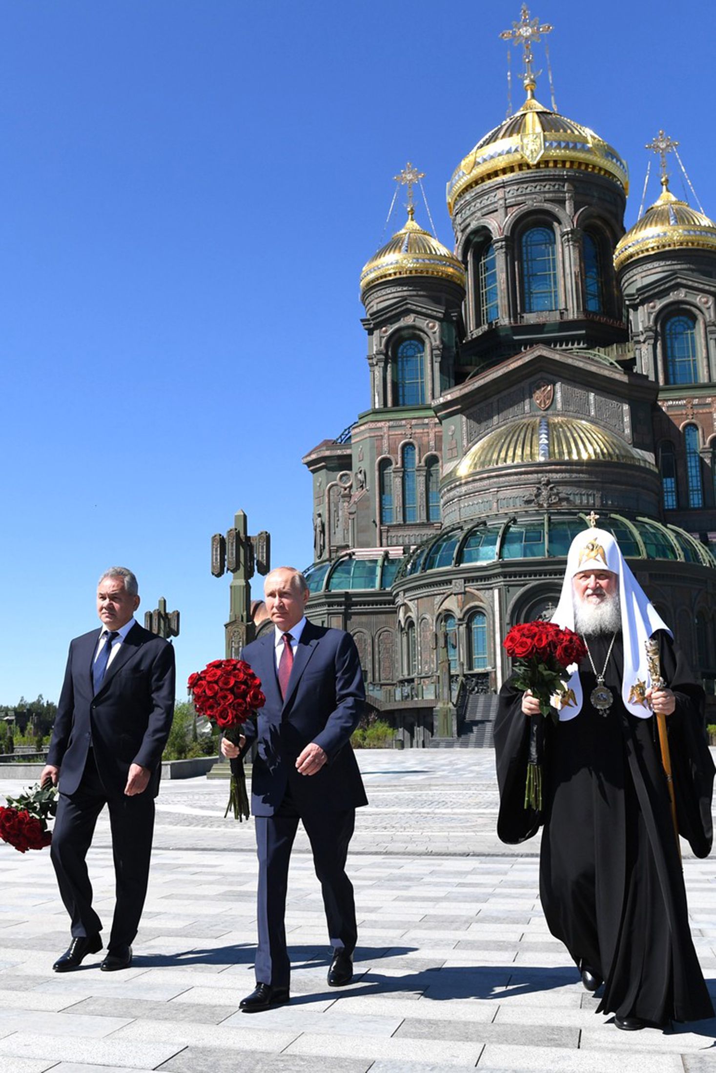 Храм путина и шойгу фото