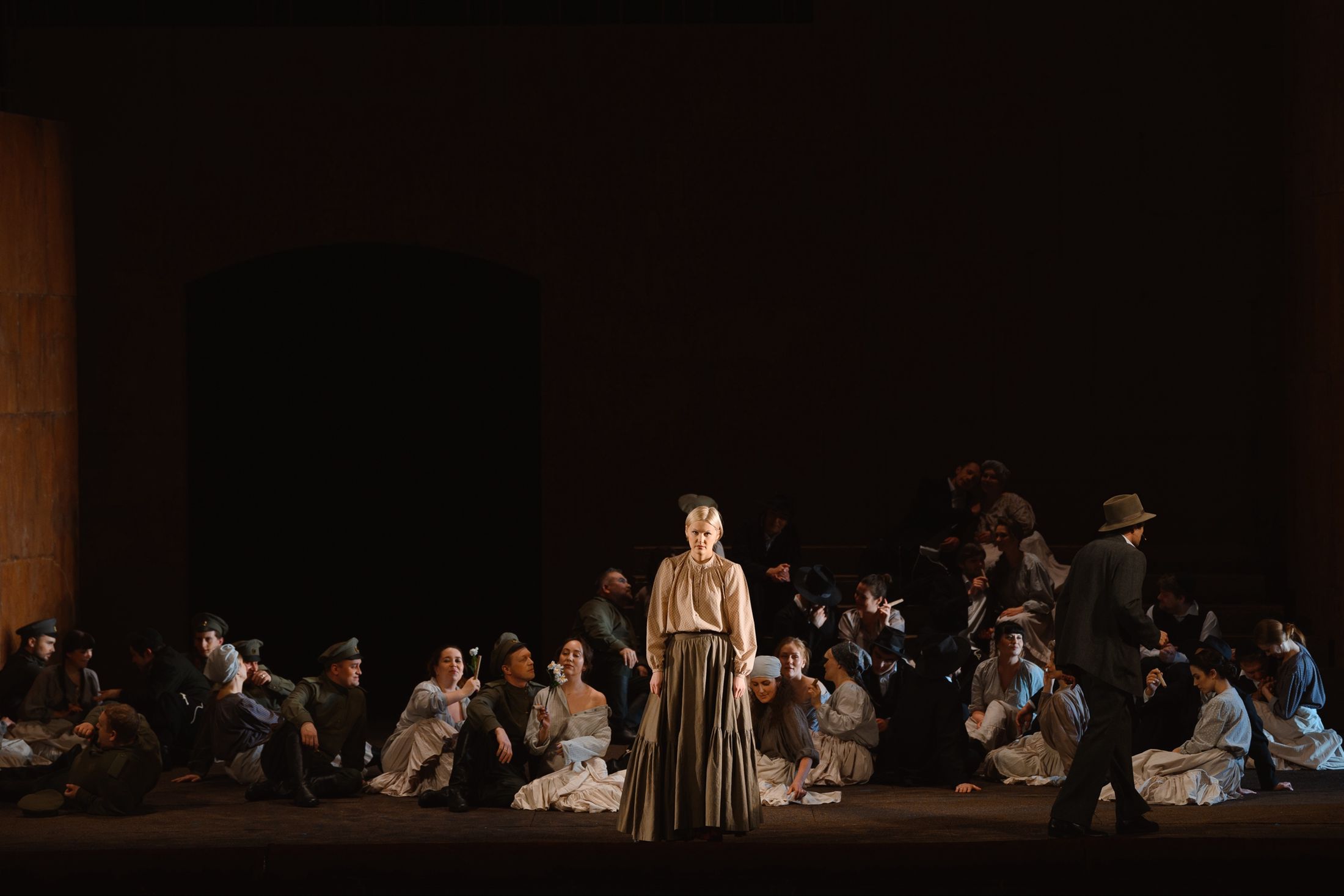 Первый спектакль состоялся. Спектакль на сцене. Театр на покровке вечно живые. Первый спектакль состоялся. Один на один спектакль.