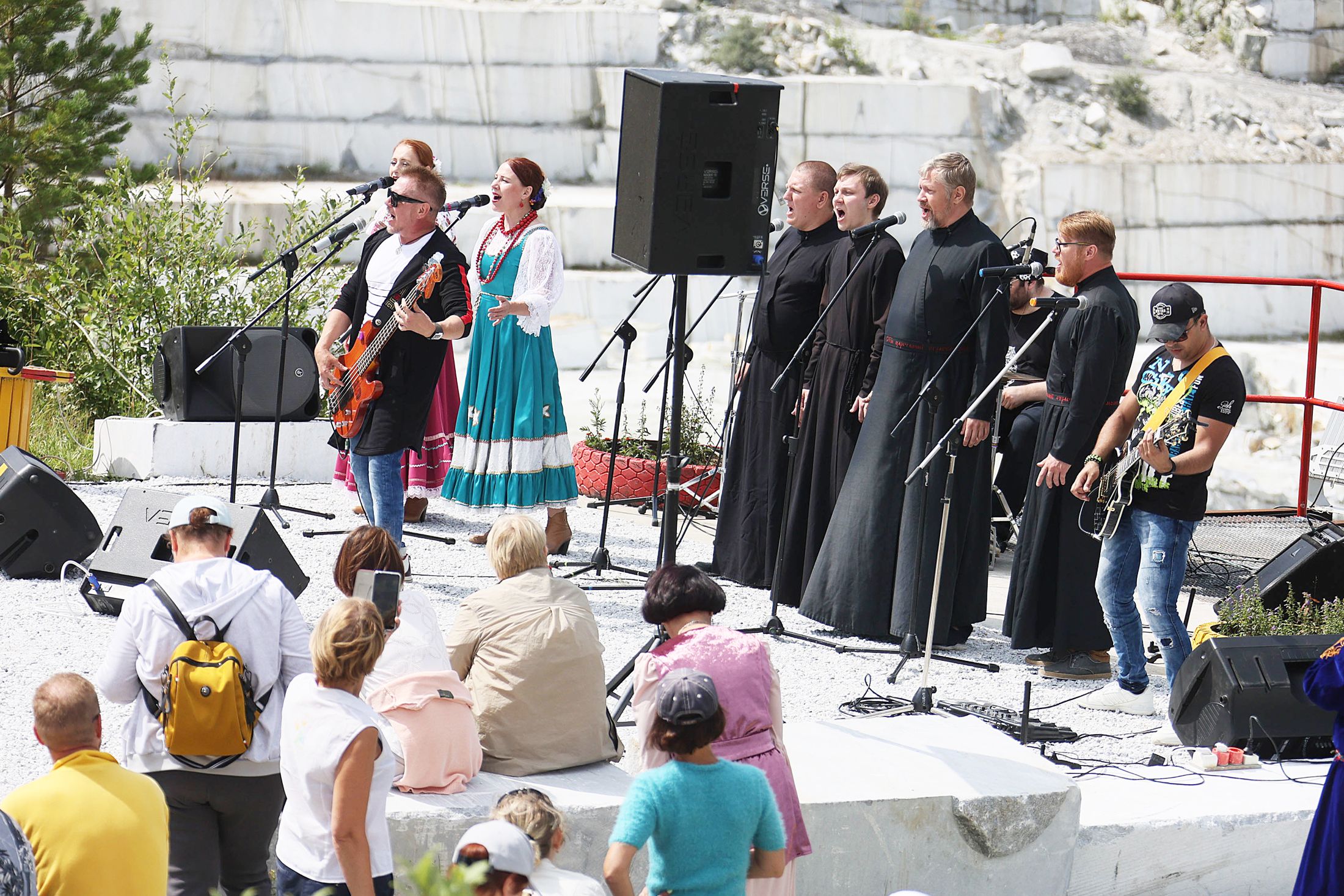 Calacatta greco/fusion. Мраморный карьер полевской. Мраморный карьер полевской. Фото мрамора в природе красивый. Калакатта голд слэб.