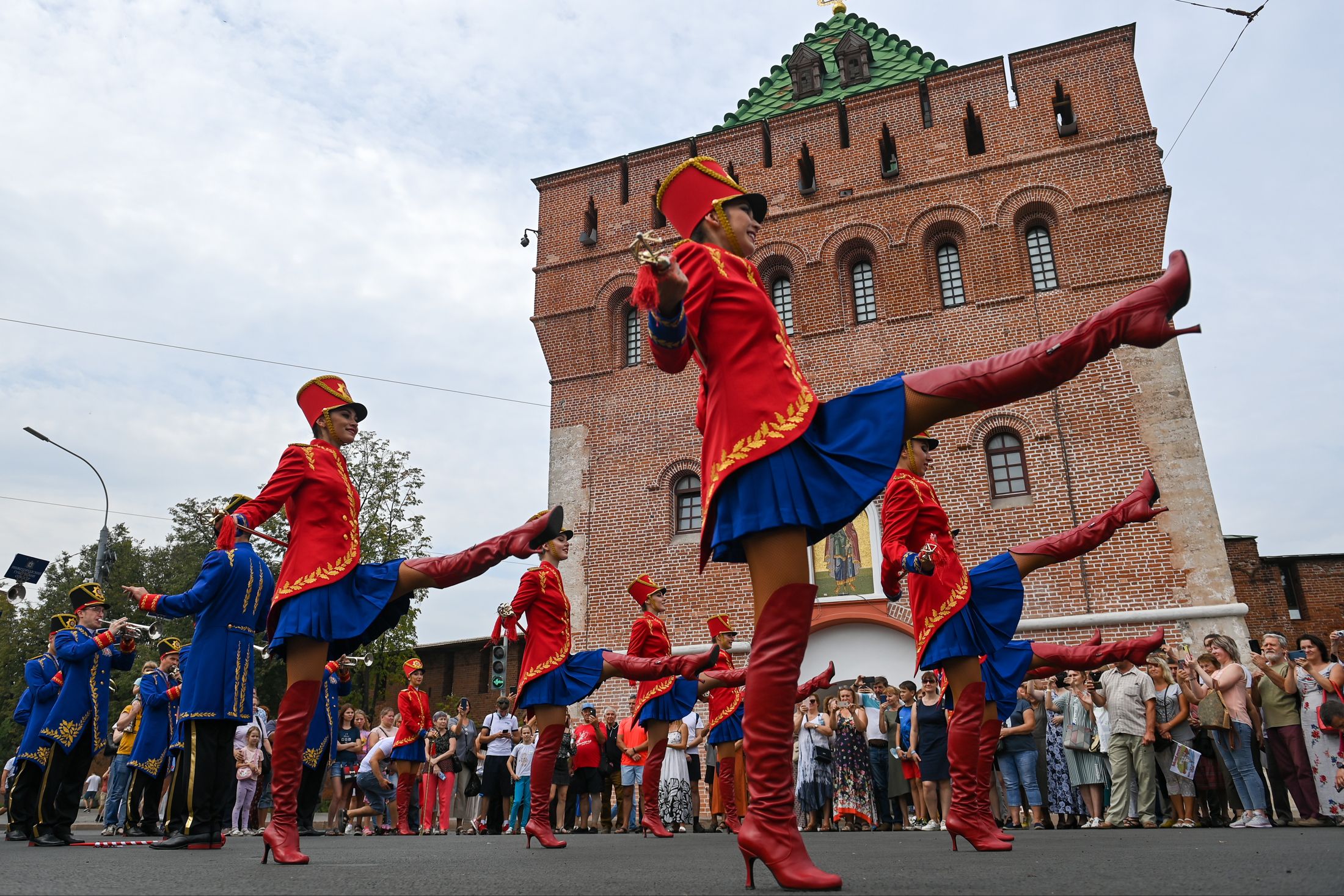 Масленица картинки. Гулянья в нижнем. Народный праздник масленица. Масленица композиция. Народные гуляния на масленицу.