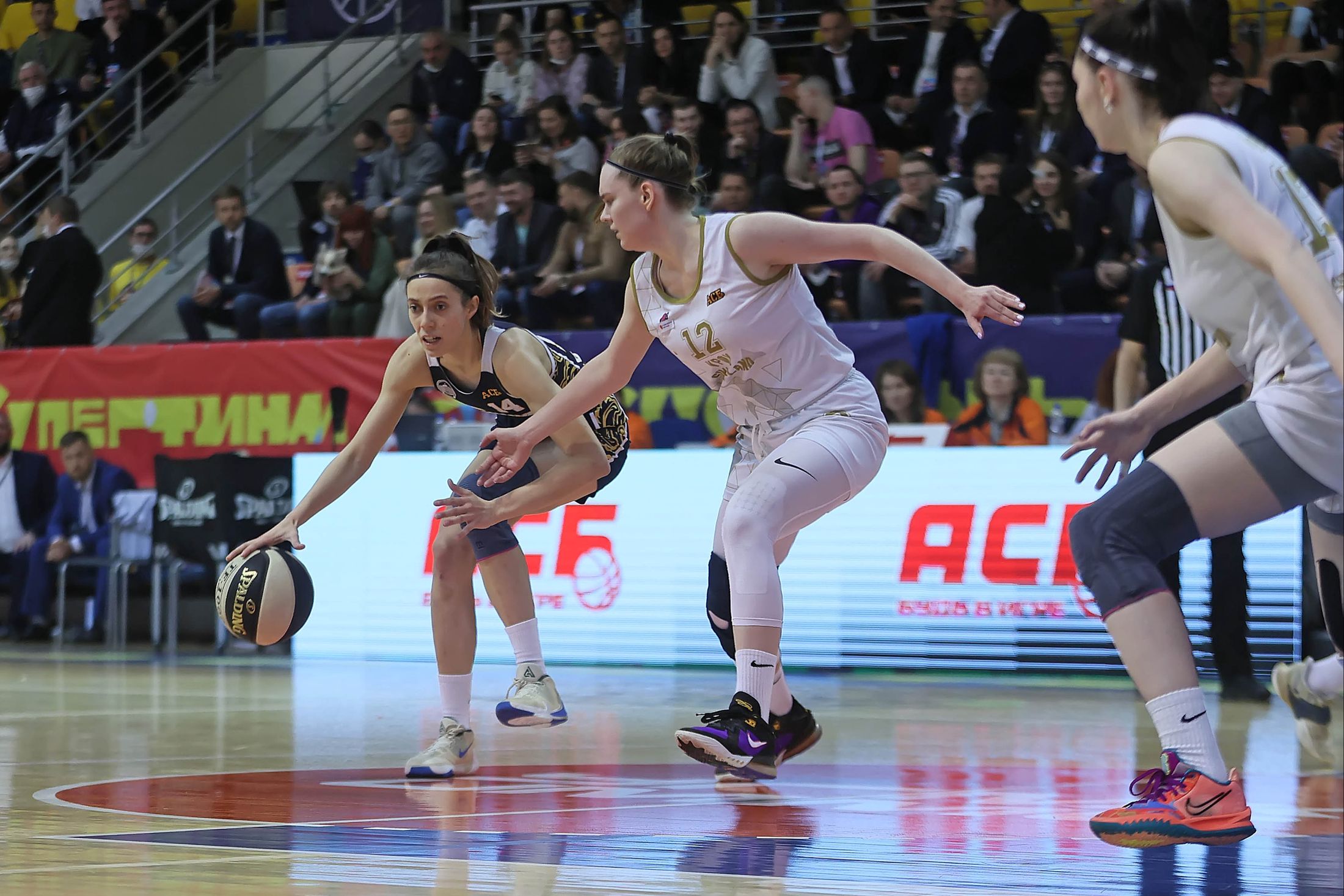 В университетской баскетбольной секции занимается 100 девушек. Женская лига вумен. Ассоциация студенческого баскетбола асб. Краснов баскетболист асб. В университетской баскетбольной секции занимается 100 девушек.