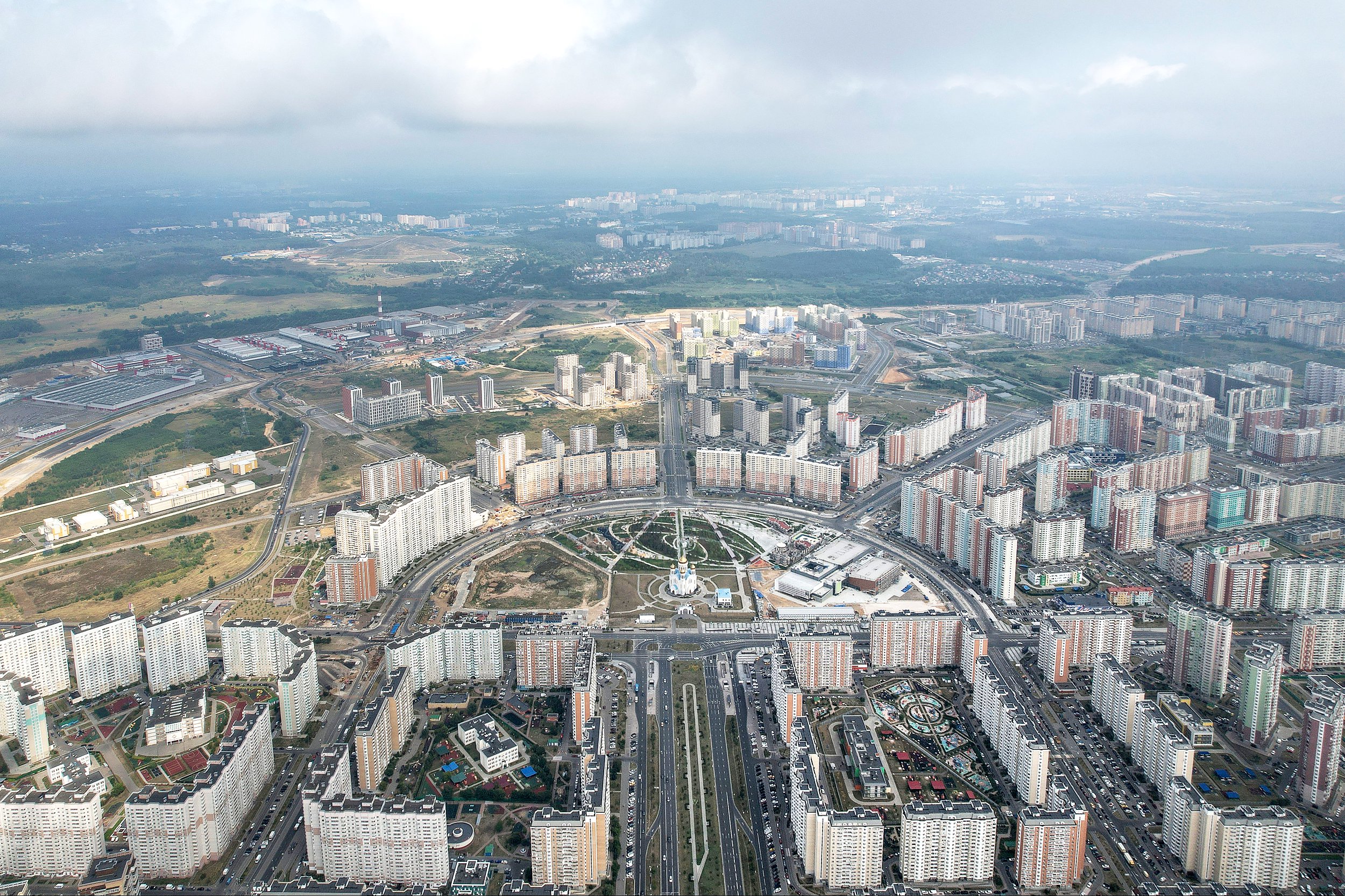 Сквер у метро некрасовка. Некрасовка застройка плотная. Р он некрасовка. Люберцы некрасовка на карте. Некрасовка пасха.