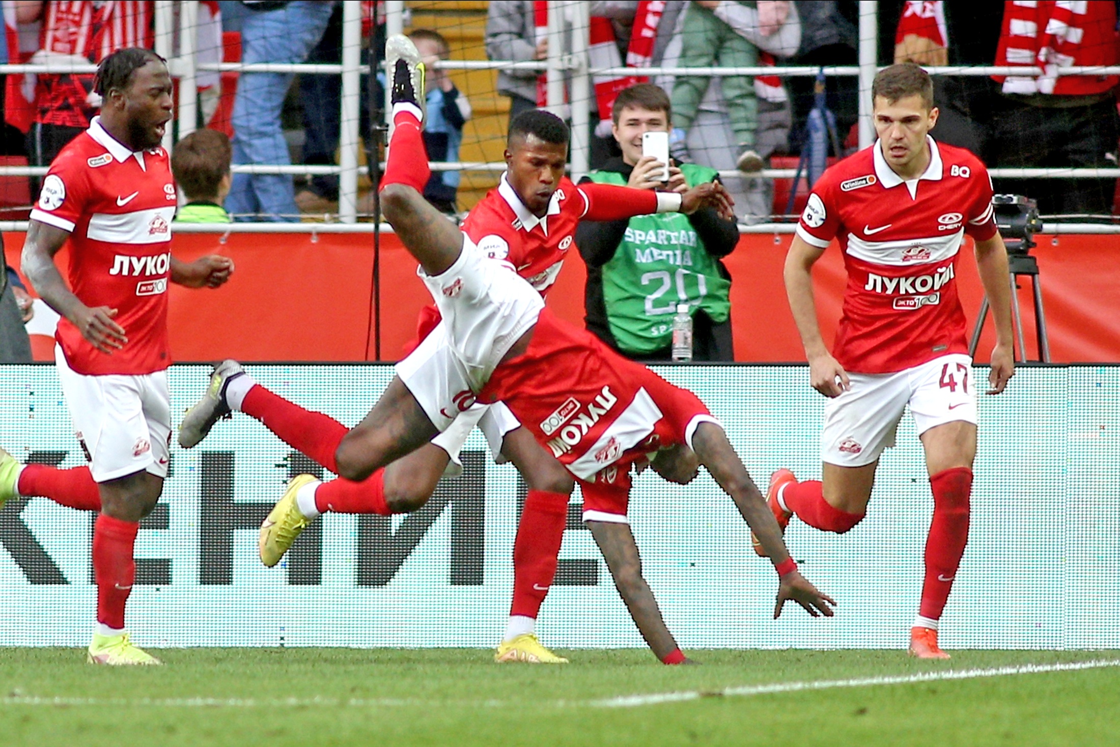 Форвард ассаулт играть. Игра forward assault. Дзюба в сборной россии. Forward assault фото. Джошуа кинг фенербахче.