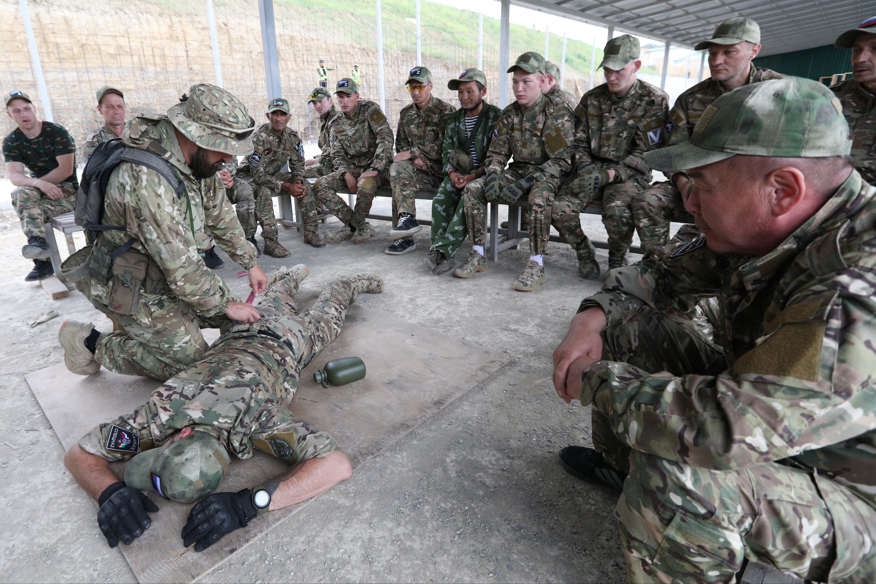 российские военнослужащие. добровольцы в чечне. экипировка добровольцев на украину. где проходит подготовка добровольцем. российские добровольцы из грозного.