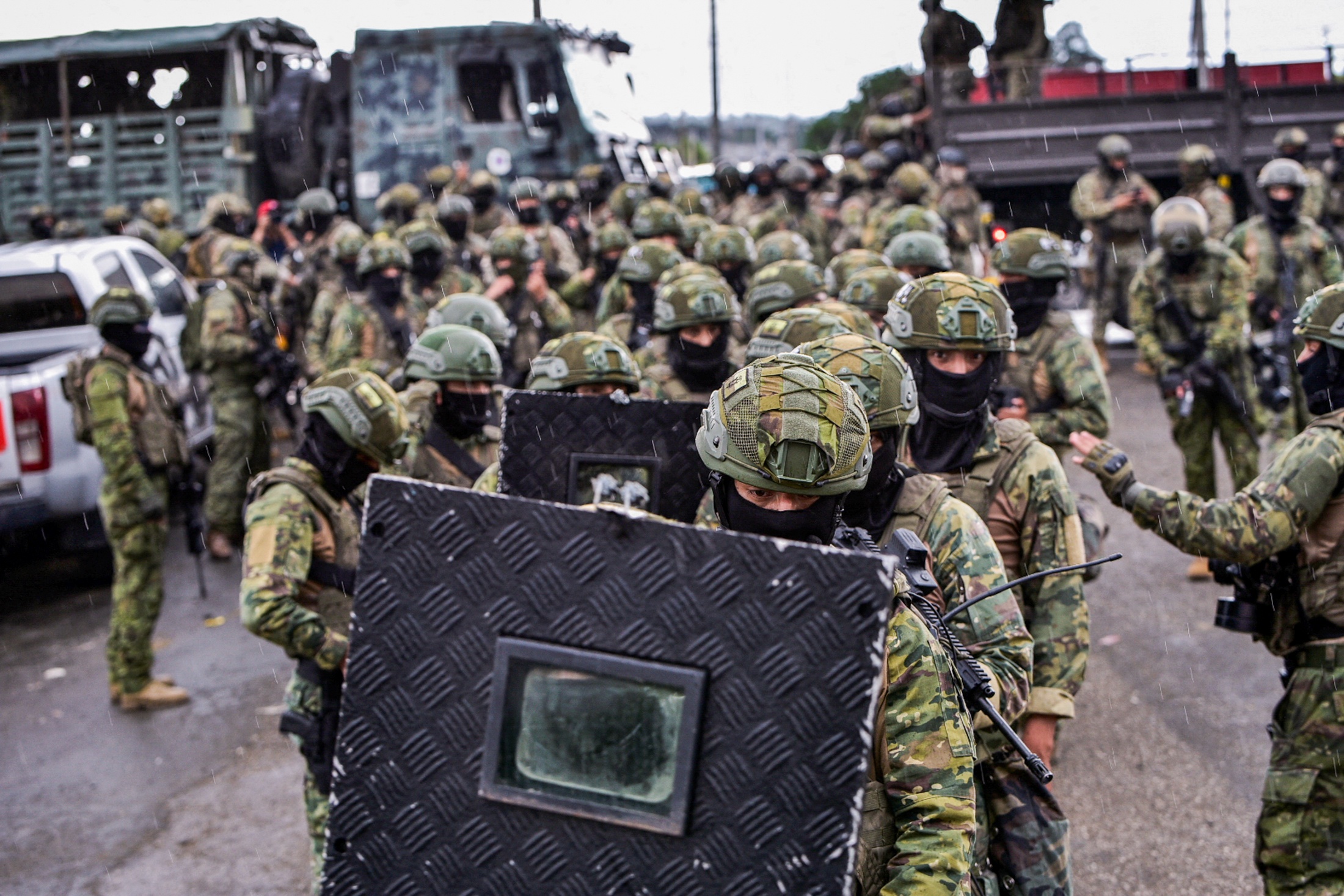 Президент Эквадора ввел в стране режим "внутреннего вооруженного конфликта"  - Российская газета