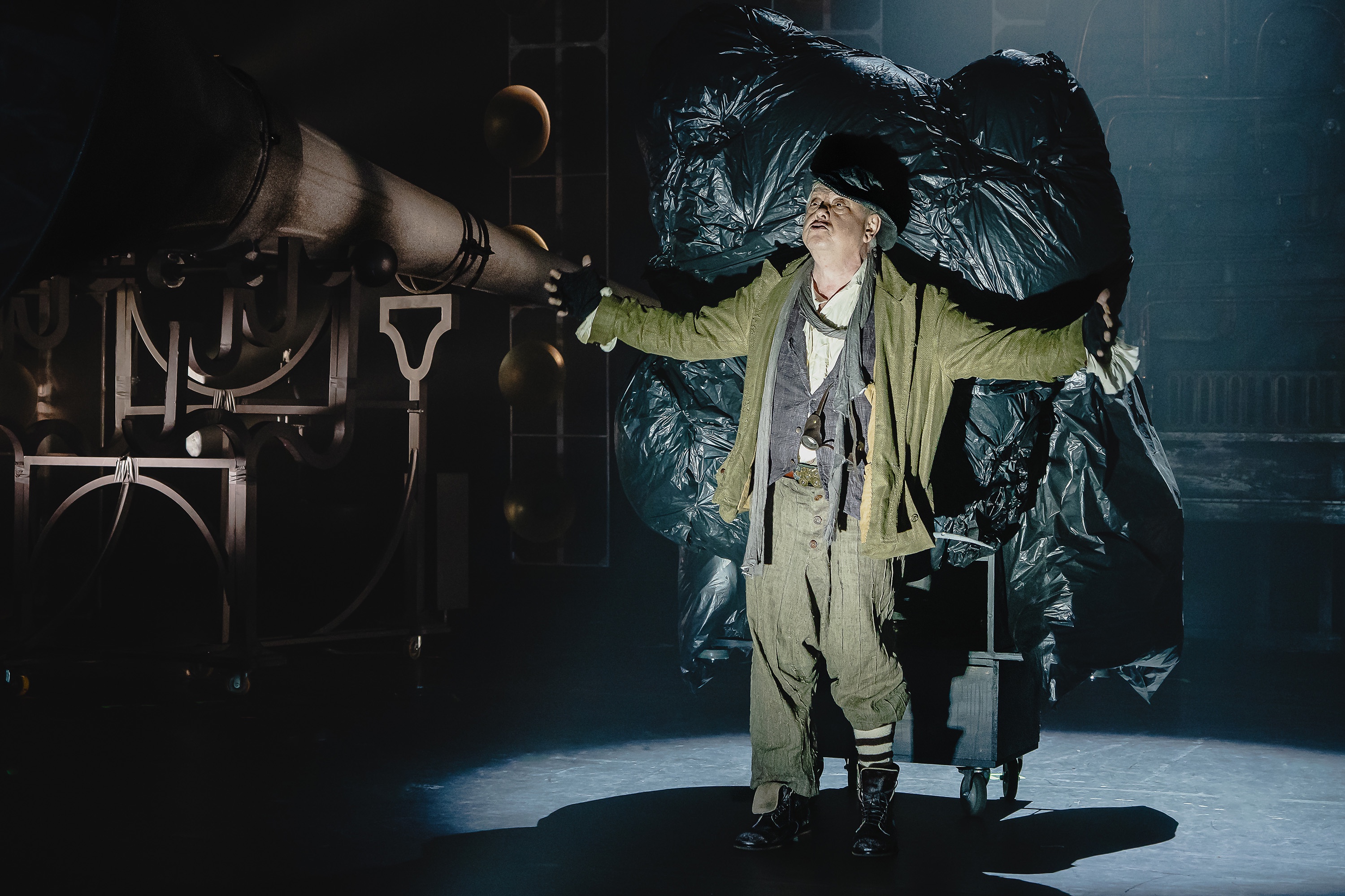 Пигмалион афиша. Пигмалион театр маяковского. Миф про пигмалиона. Бернард шоу дом вдовца книга. Пигмалион сатира отзывы.