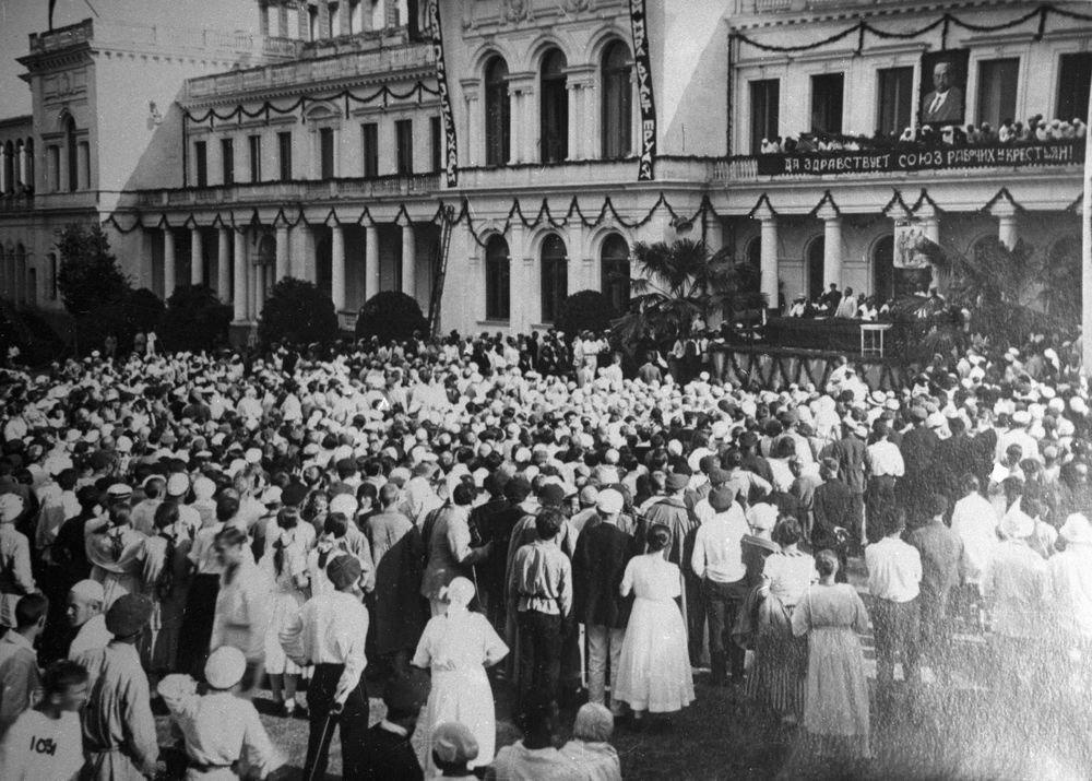 Открытие крестьянского санатория в Ливадии. 1925 год.