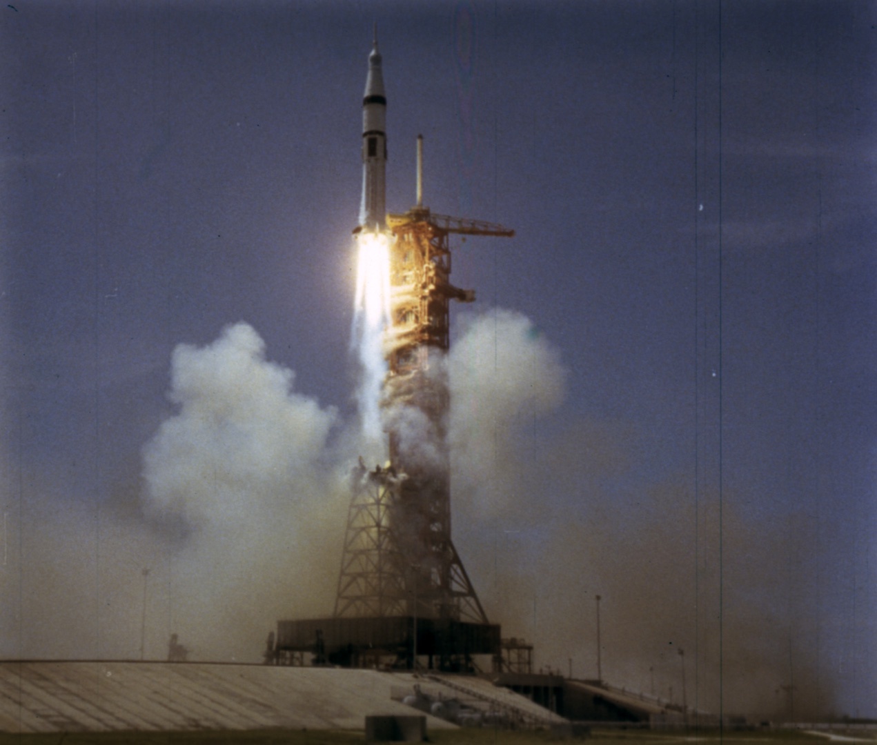 Через 7,5 часов после взлета "Союза-19" стартовал "Аполлон". 
15 июля 1975 года.