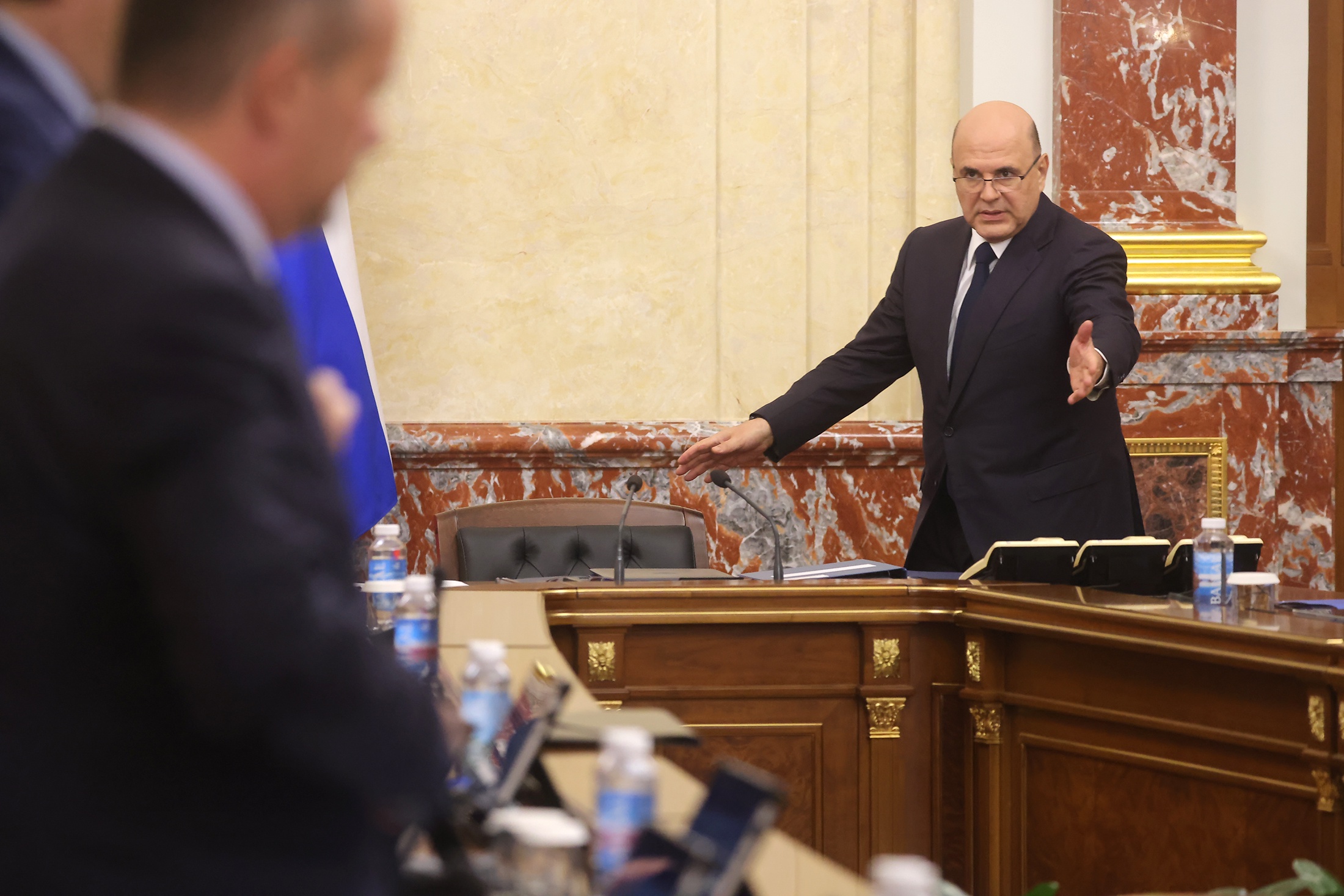 Правительство спишет еще 50 млрд рублей долгов восьми регионам