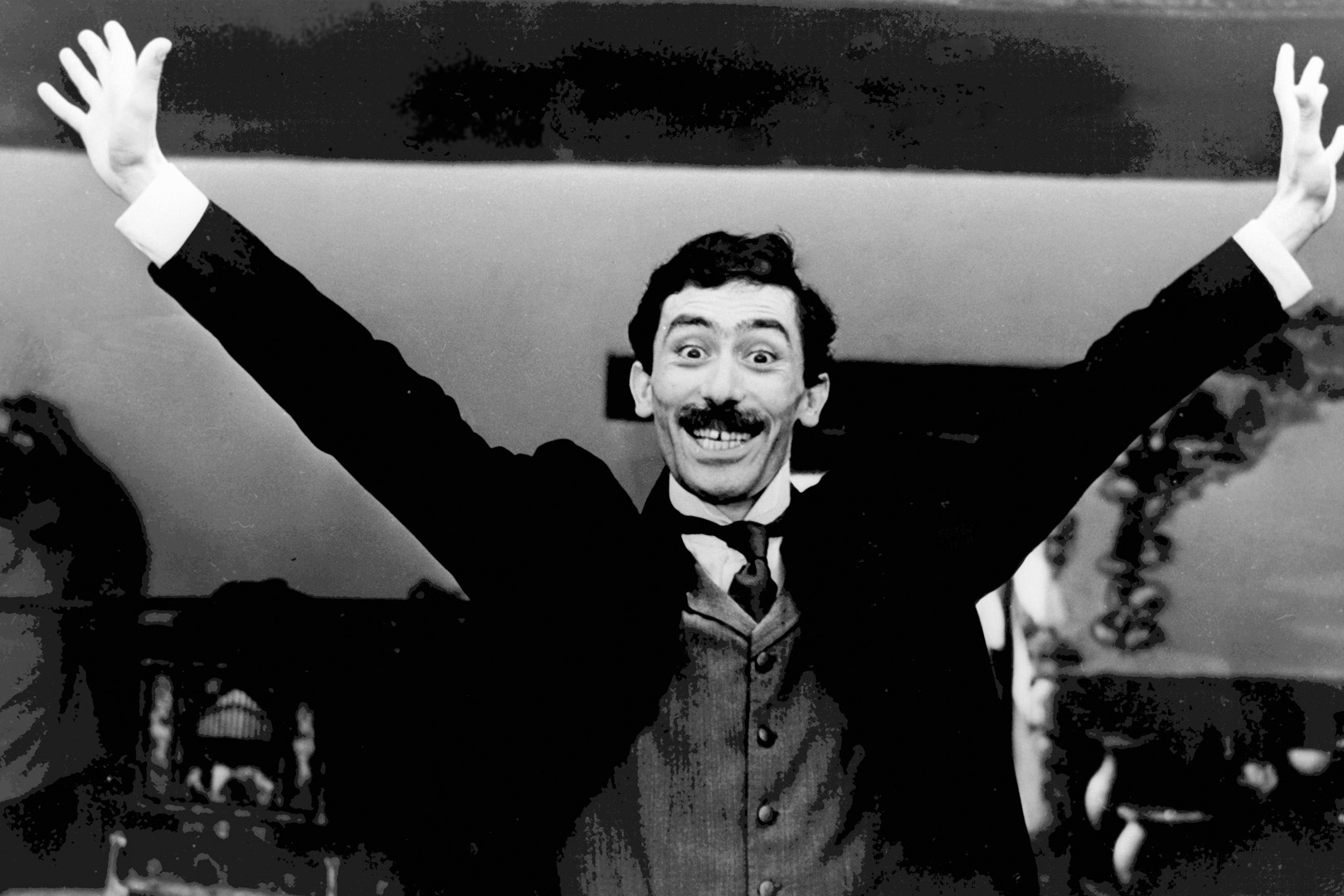 Актер Вахтанг Кикабидзе в фильме Георгия Данелии "Не горюй!" (1969).