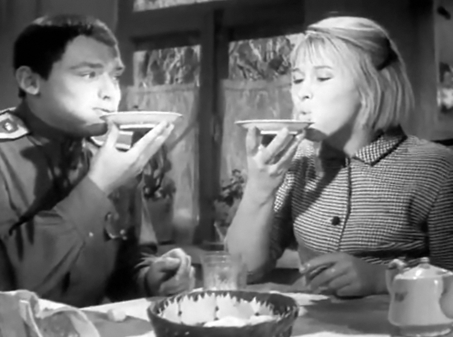 Кадр из фильма "Верность" (1965, реж. Петр Тодоровский).