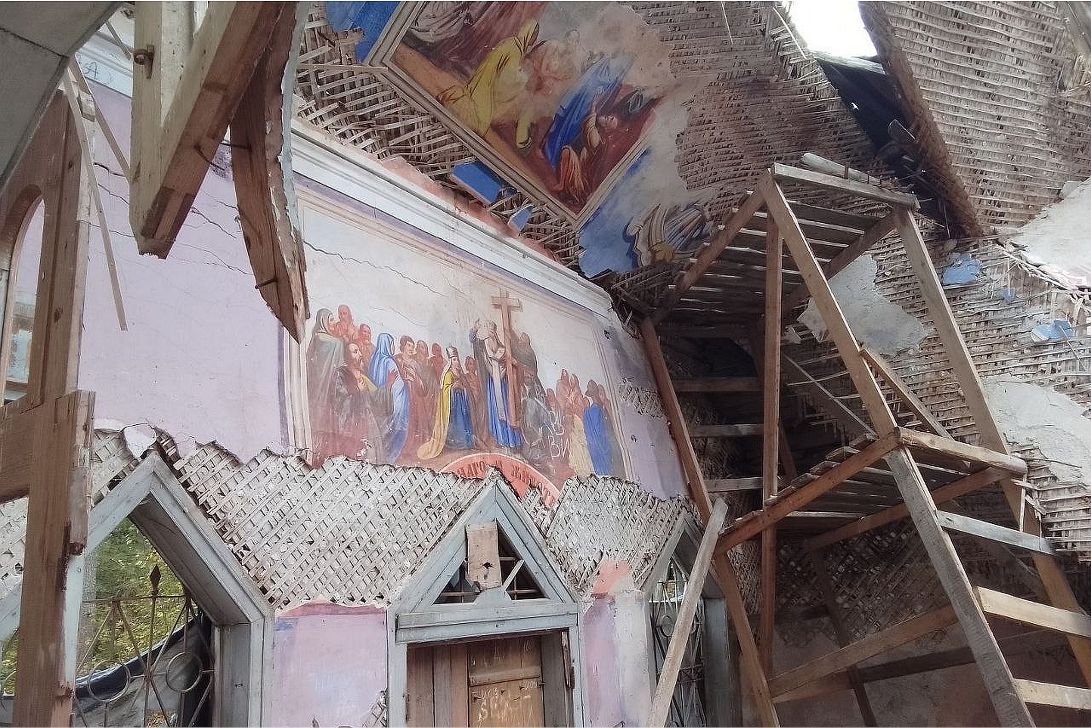  Храм был построен в 1881 году на месте более древней Никольской церкви 1605 года.