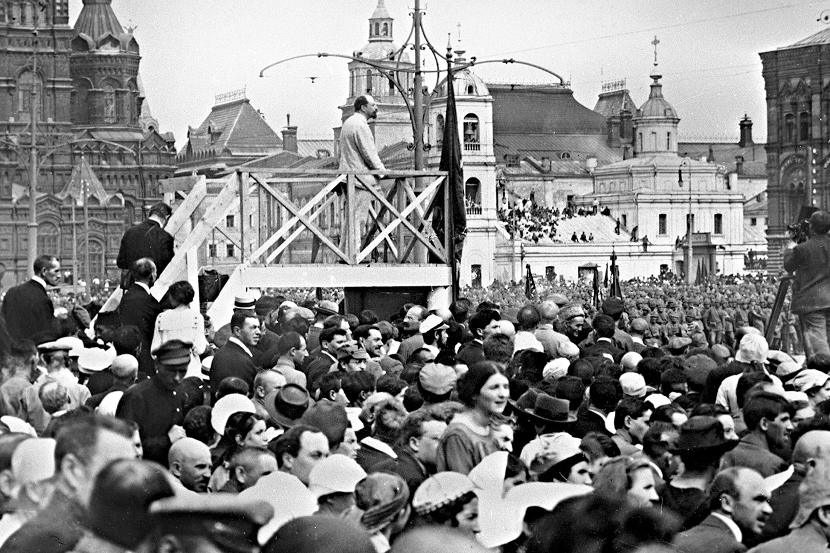 Анатолий Луначарский во время выступления на митинге на Красной площади. 