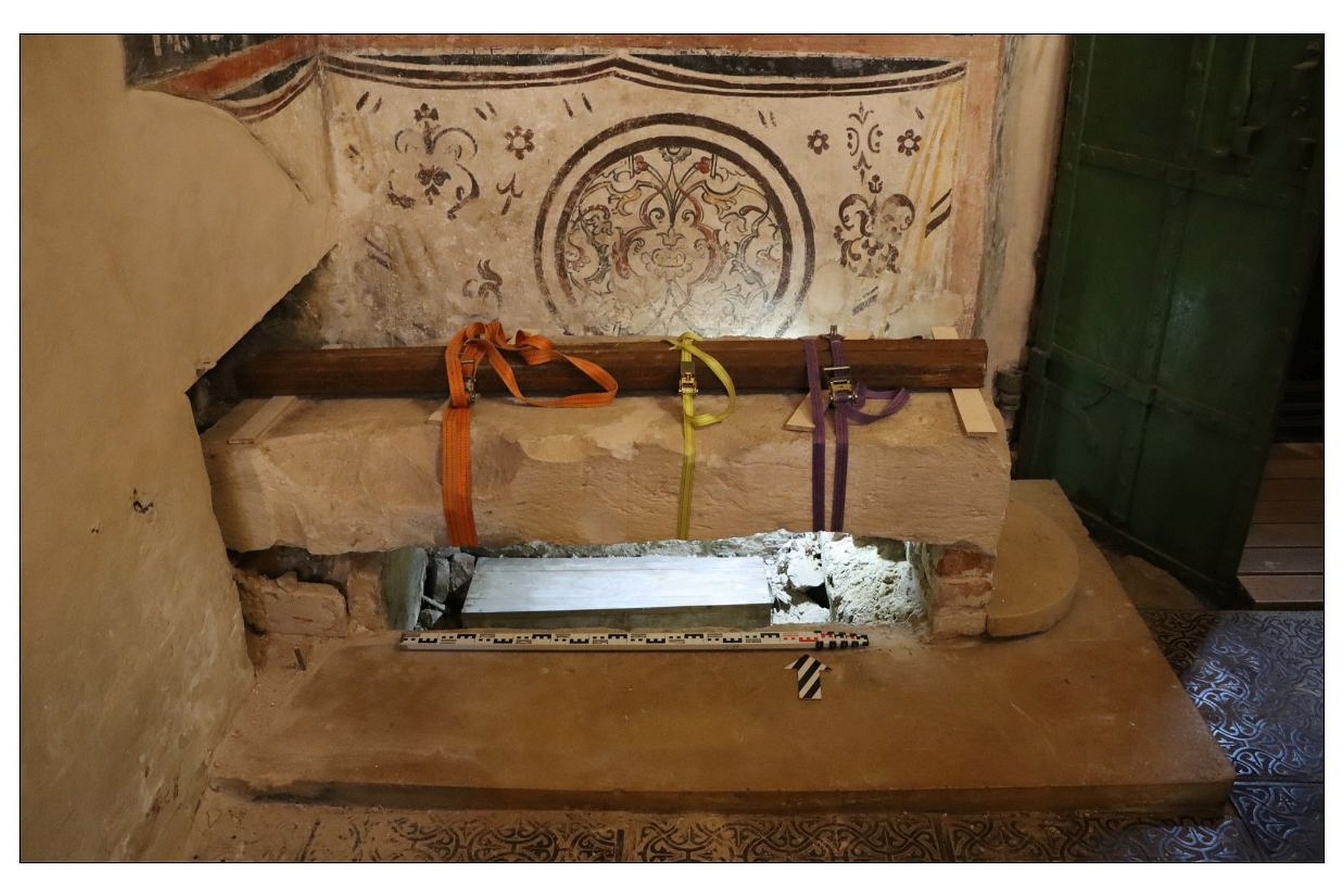  Их нашли в 2024 году при реставрационных работах в храме.