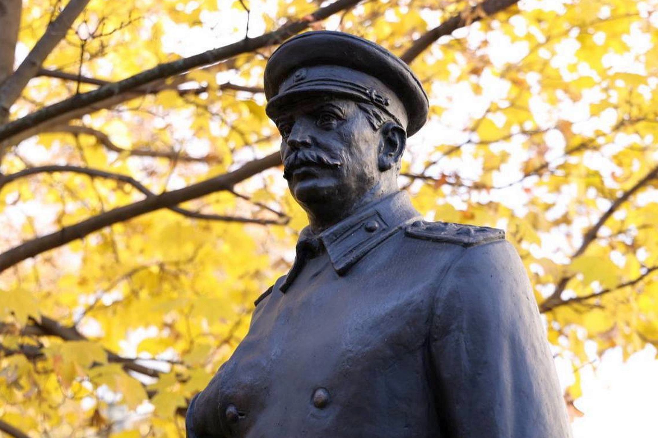 За последний год в России появилось много памятников Иосифу Сталину. В большинстве своем это каноничные бюсты, которые ставят коммунисты. Но есть интересные творческие решения и даже личные проекты.