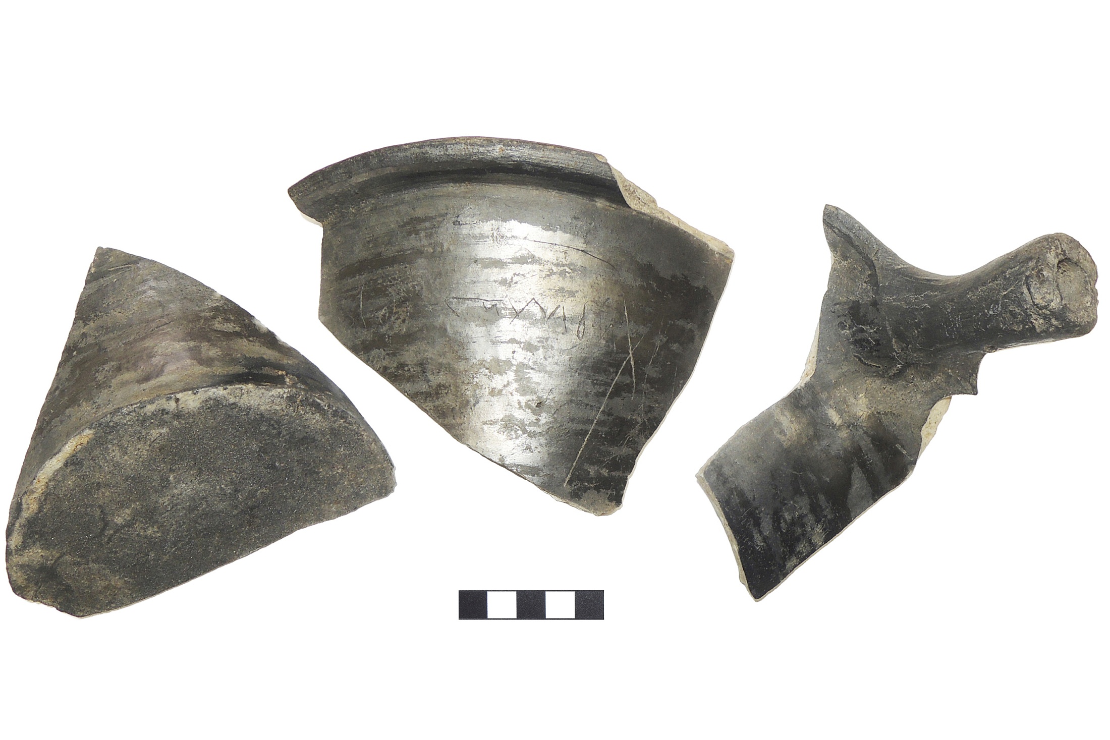 Во время спасательных раскопок на месте бывшей Кисловской слободы в Москве археологи нашли множество удивительных артефактов разных веков.