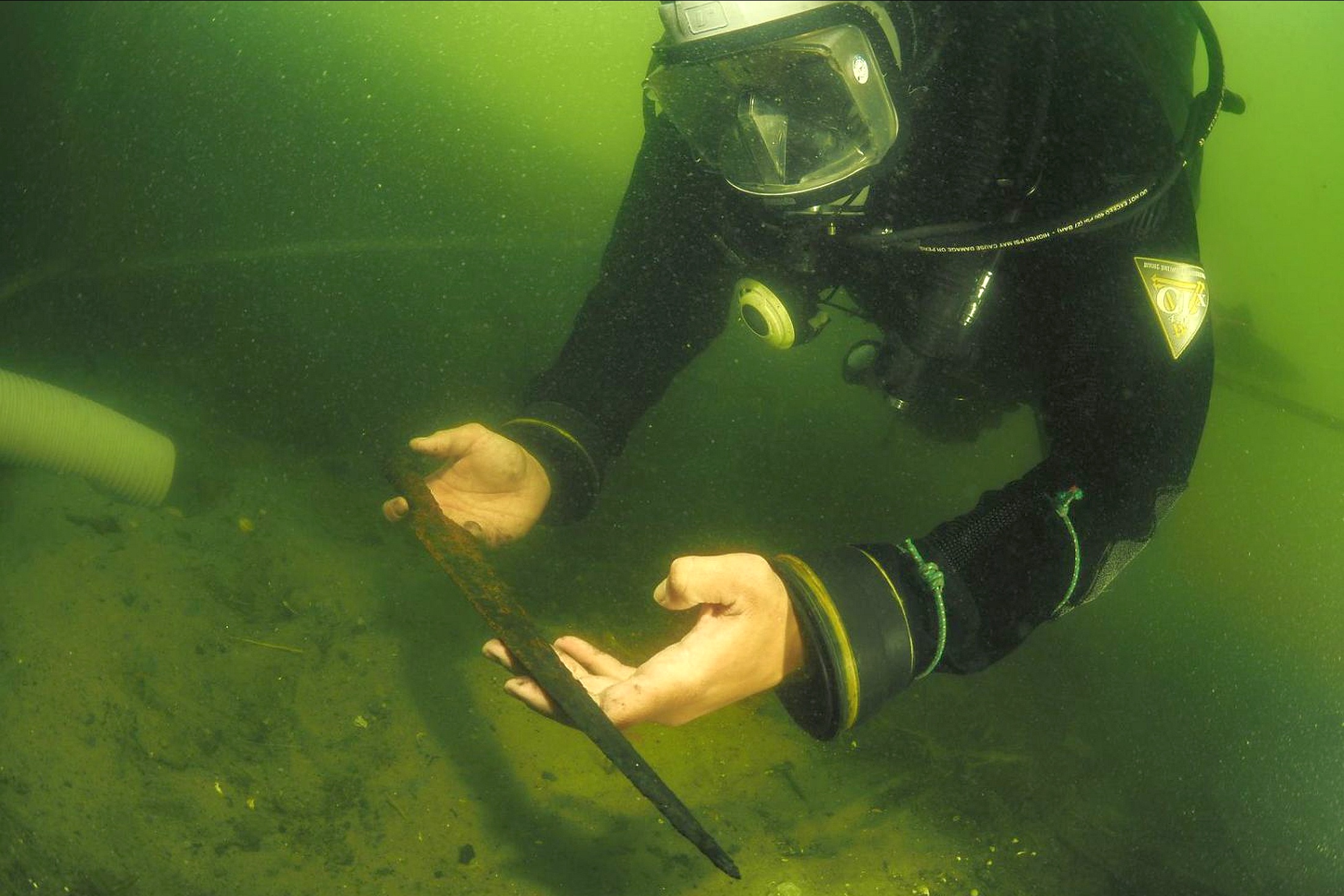 Археологи в течение многих лет исследуют воды озера, на котором расположен Ледницкий остров. Именно здесь располагалась крепость, построенная первым польским князем Мешко I.