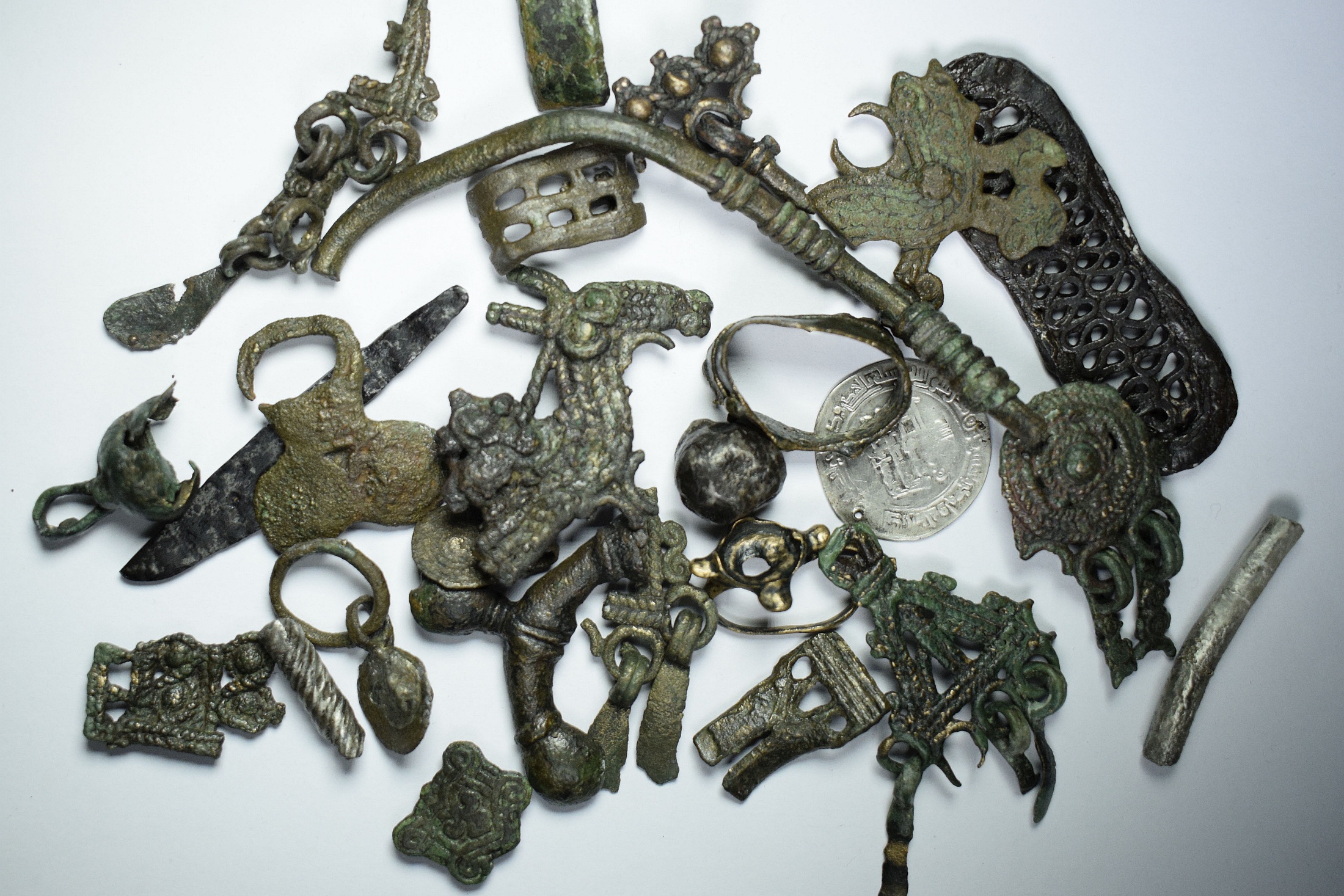 Археологи обнаружили множество артефактов, связанных с летописным племенем меря, на территории средневекового некрополя Шелебово в Ивановской области.